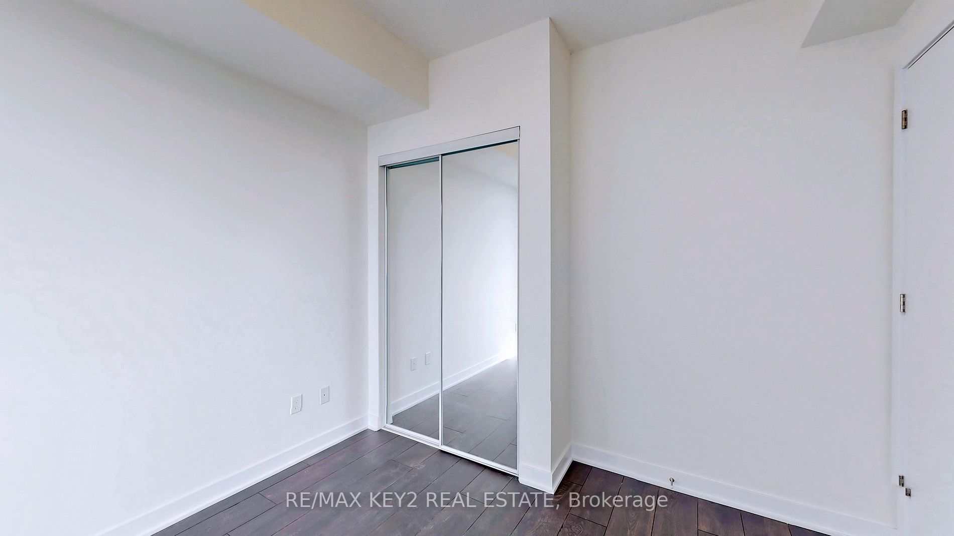 2221 Yonge St, #4104