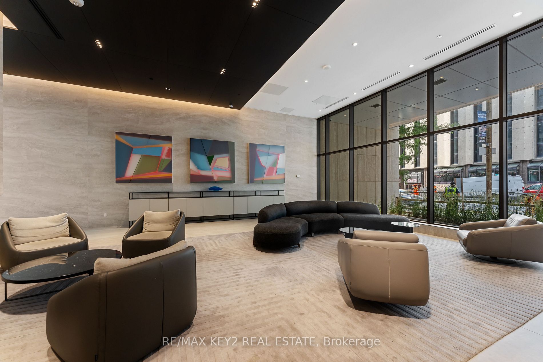 2221 Yonge St, #4104