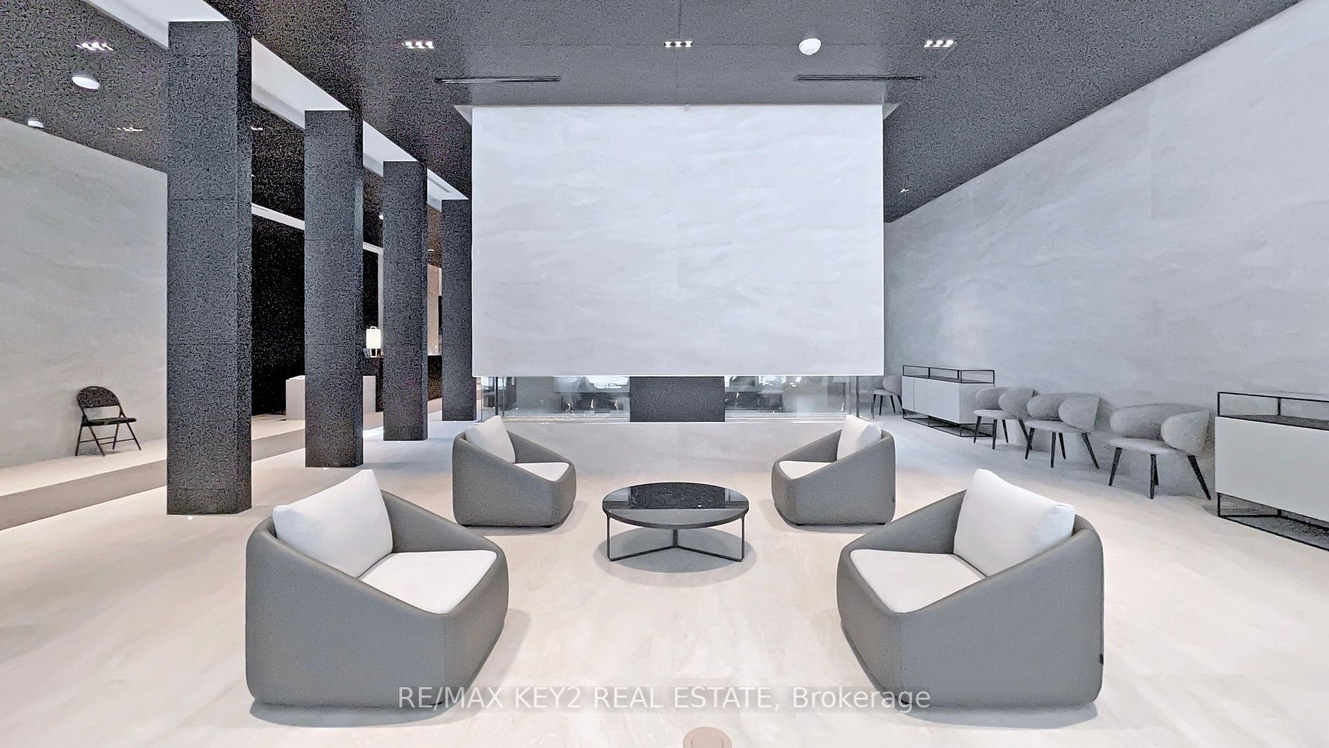 2221 Yonge St, #4104