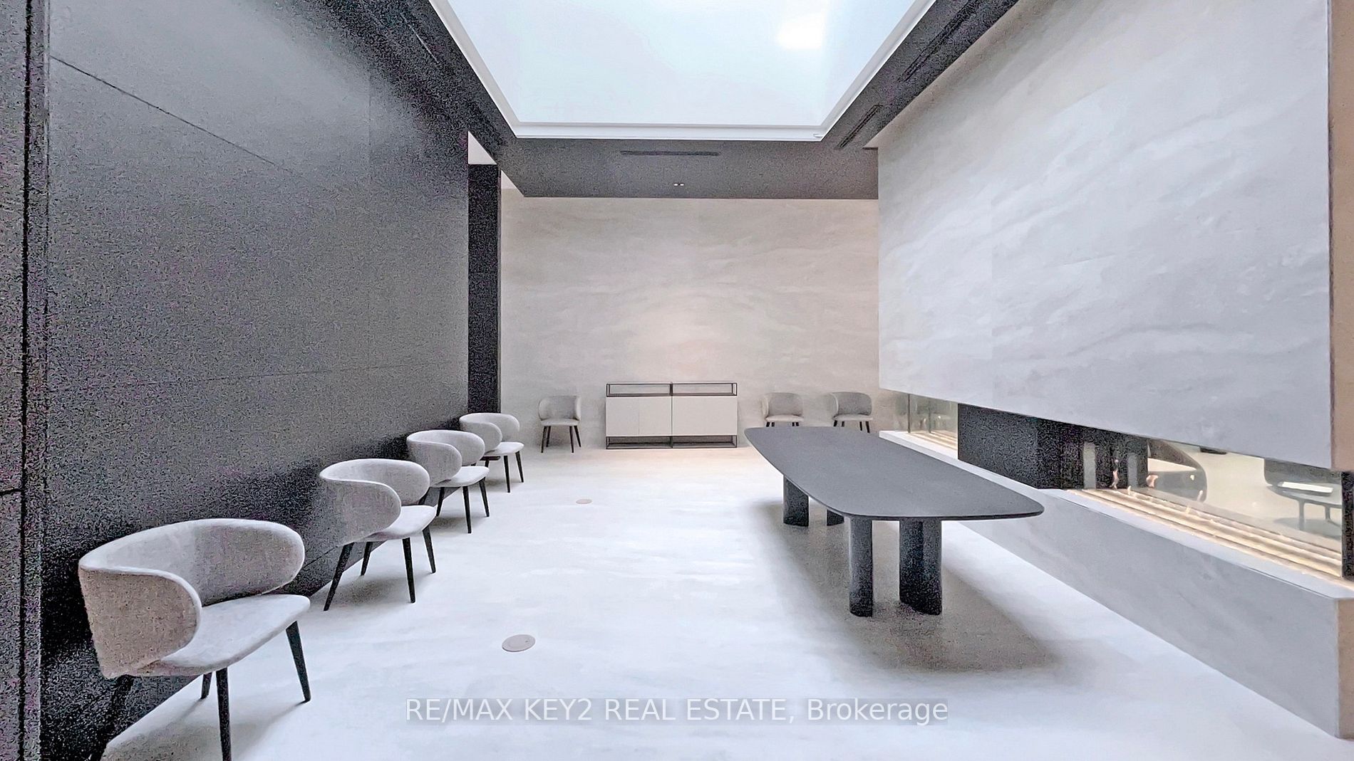 2221 Yonge St, #4104