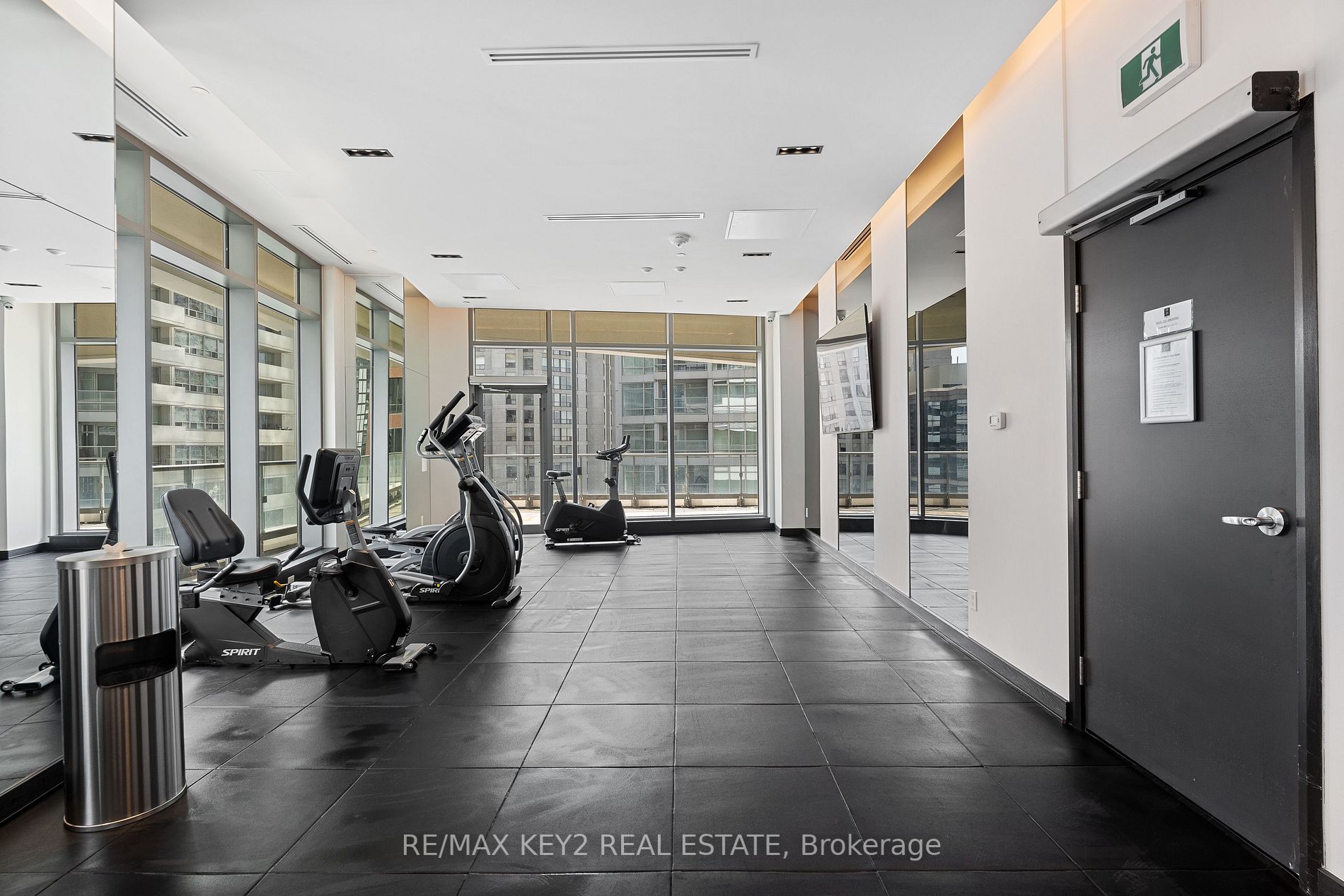 2221 Yonge St, #4104