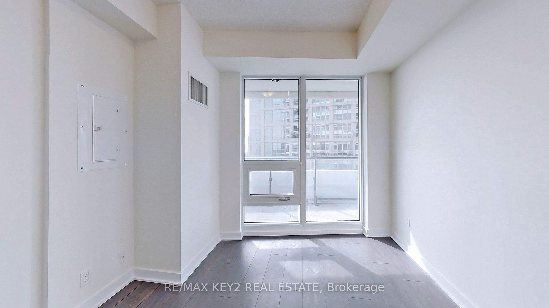 2221 Yonge St, #4104