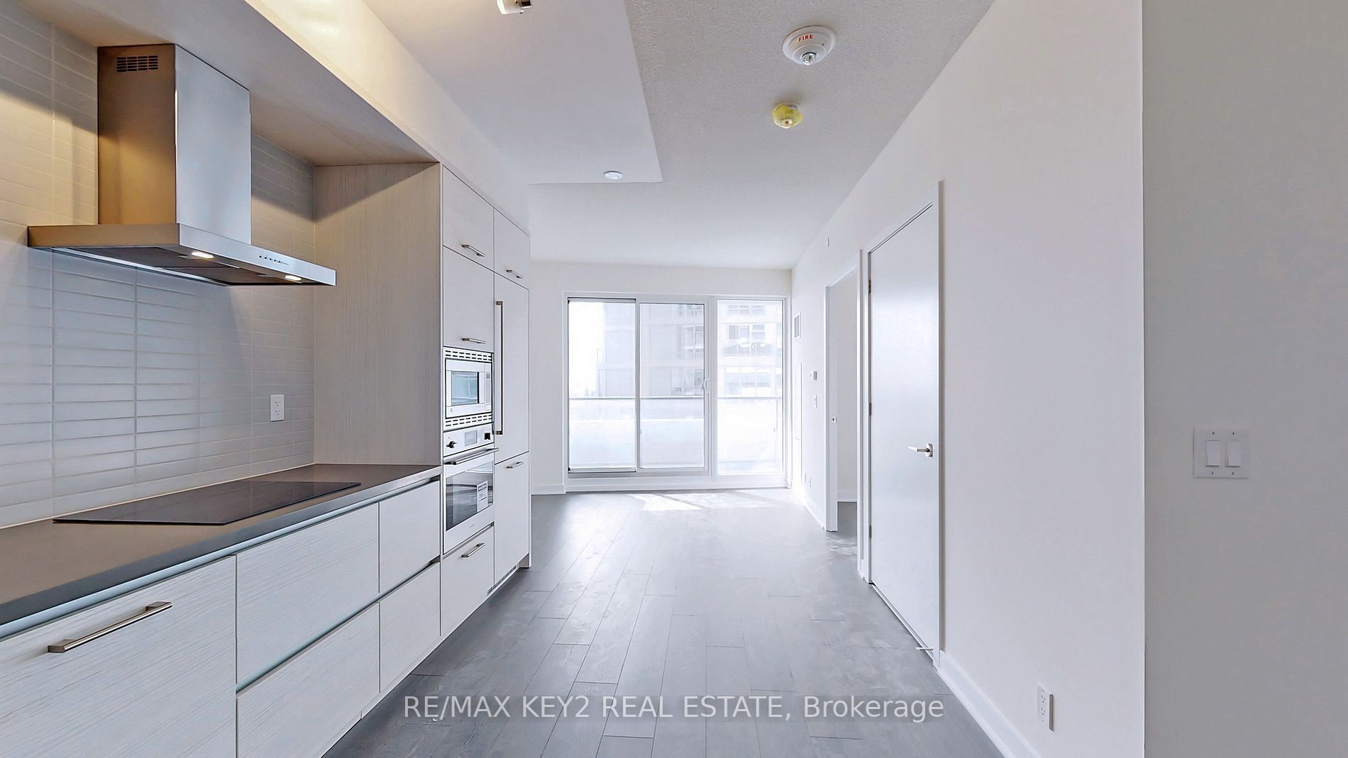 2221 Yonge St, #4104