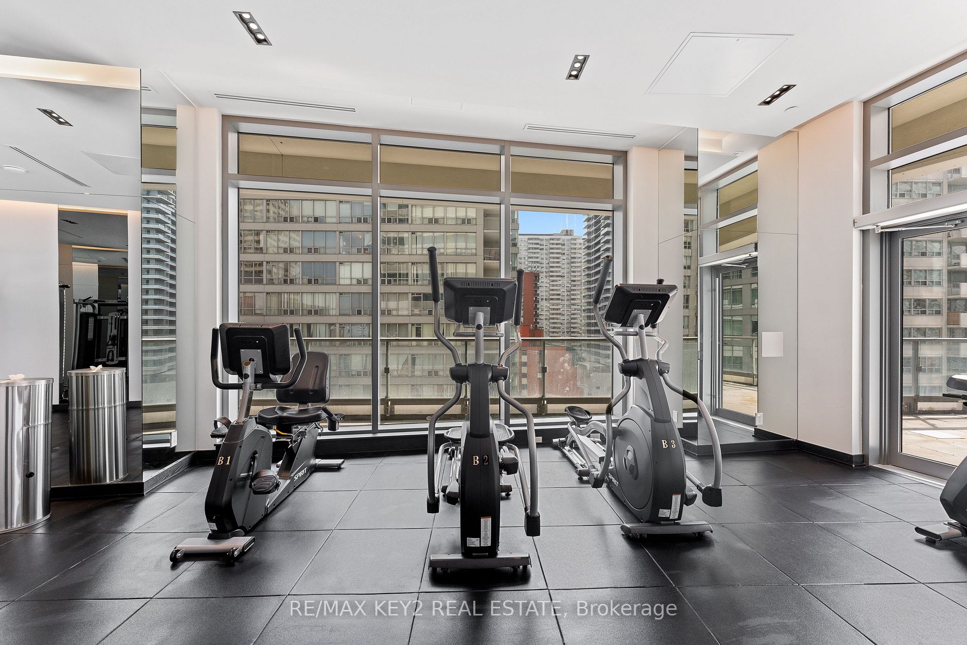 2221 Yonge St, #4104
