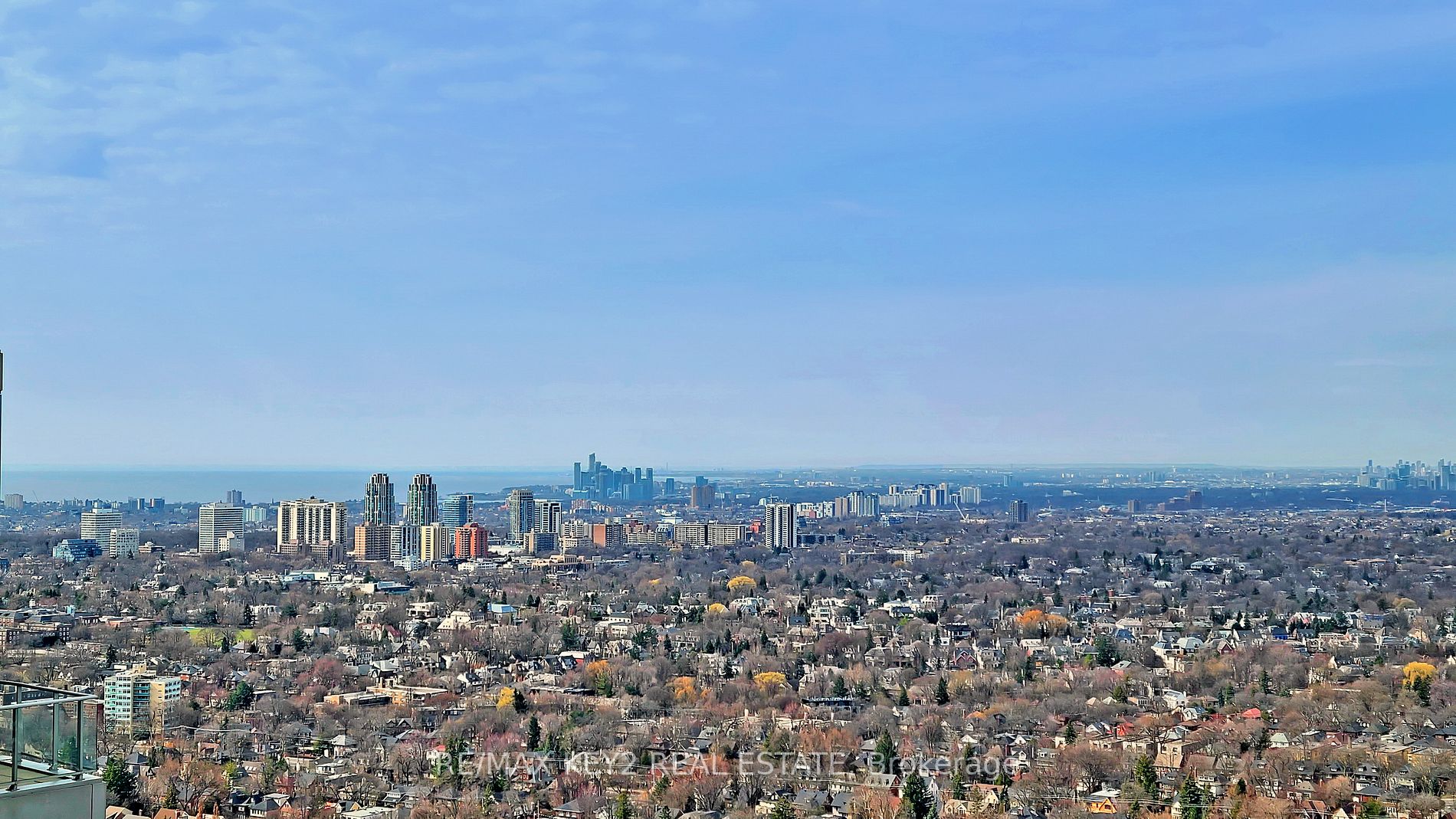 2221 Yonge St, #4104