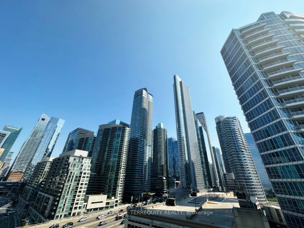 228 Queens Quay W, #1202