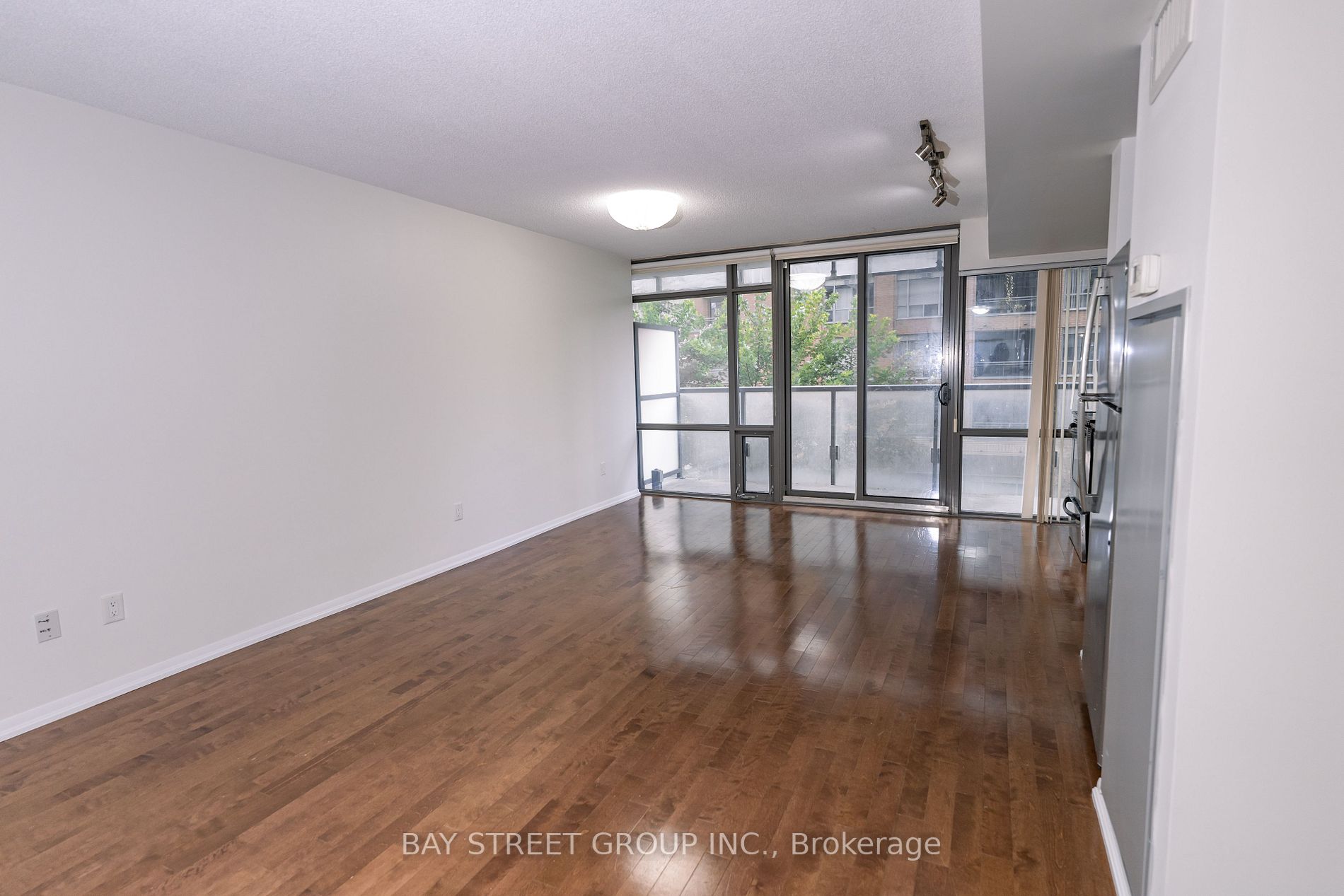 37 Grosvenor St, #305