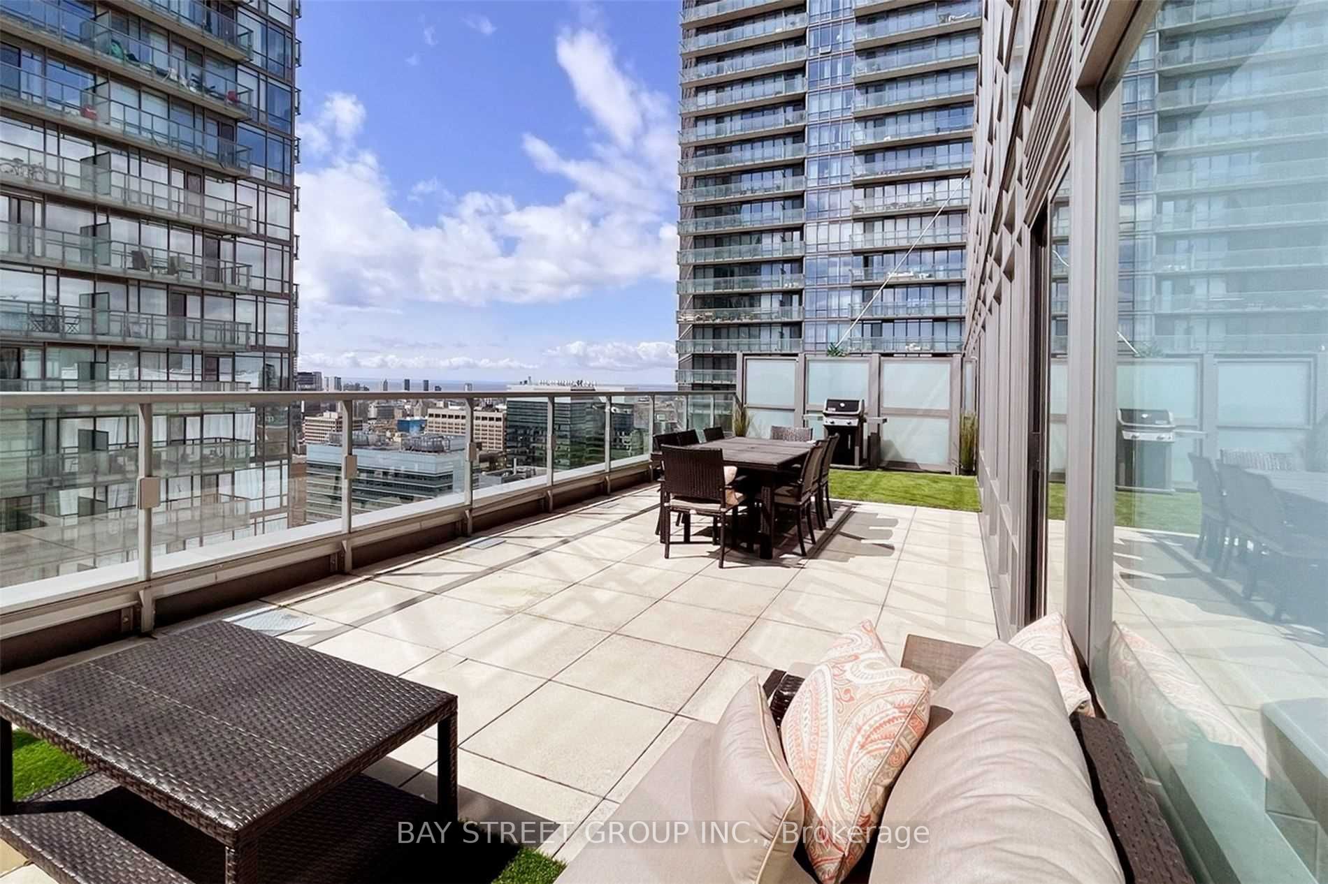 37 Grosvenor St, #305