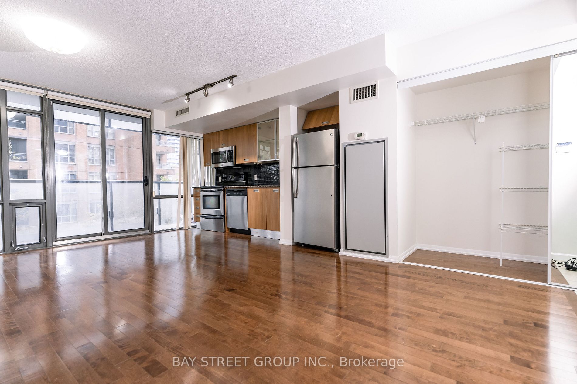 37 Grosvenor St, #305