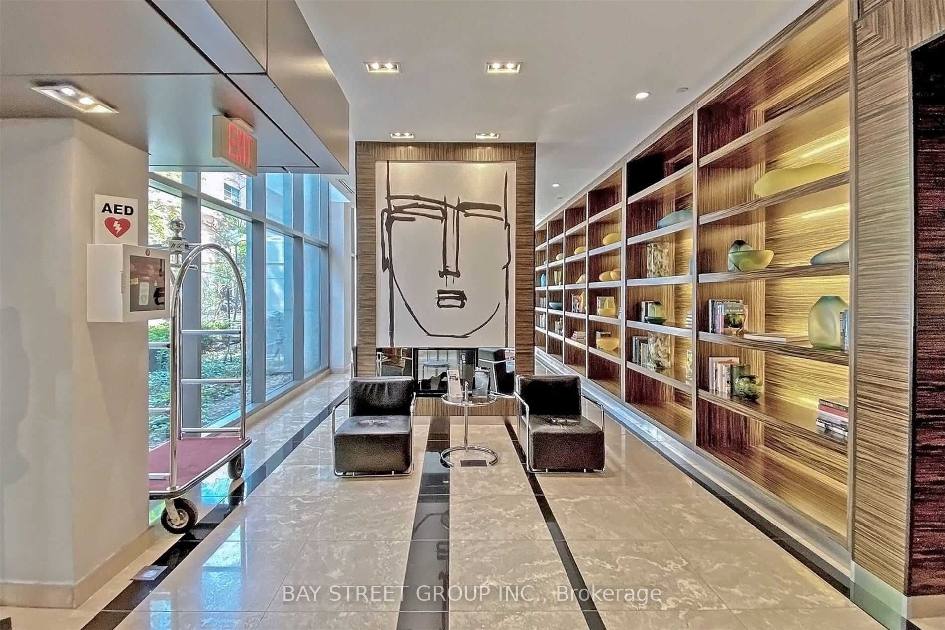 37 Grosvenor St, #305