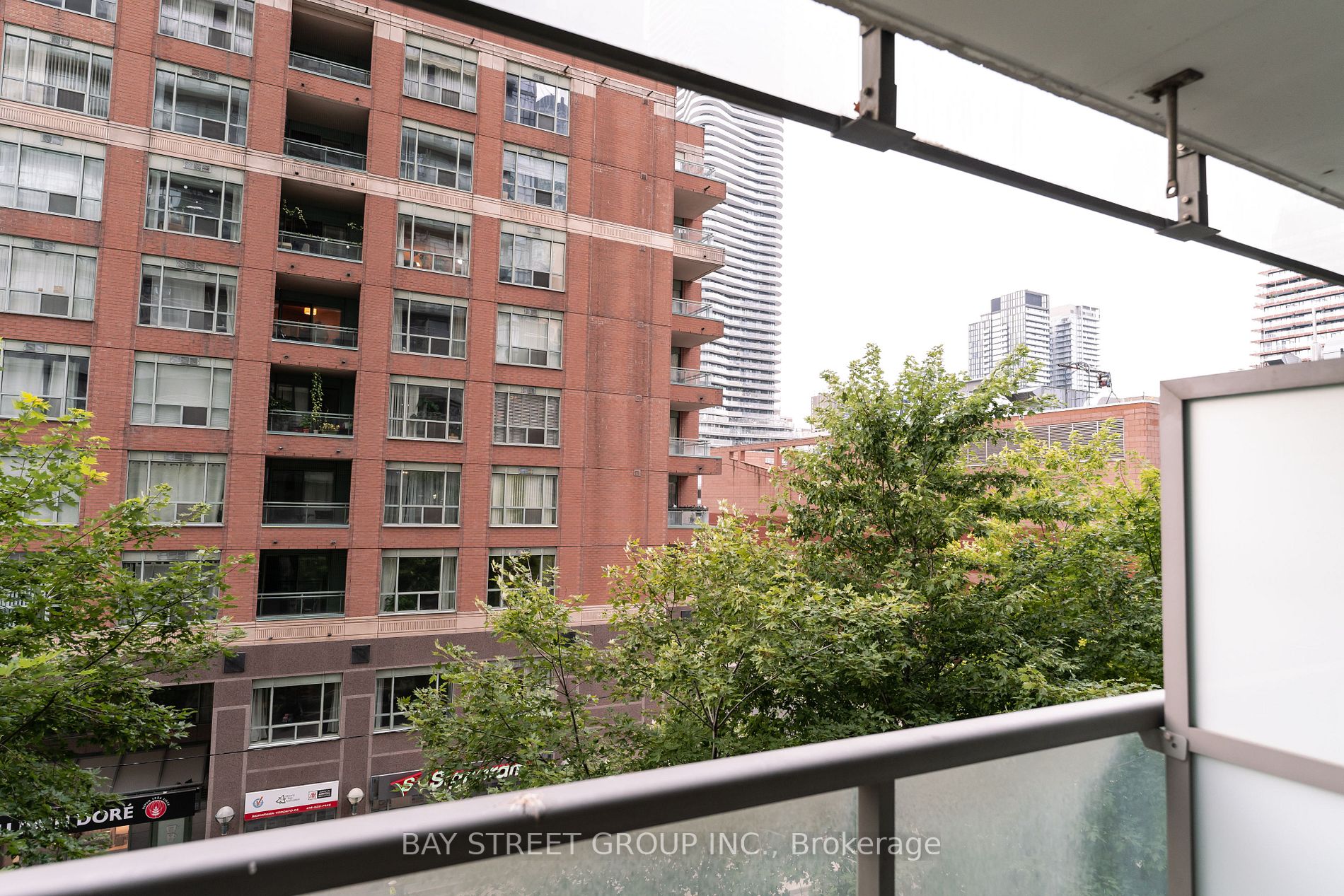 37 Grosvenor St, #305