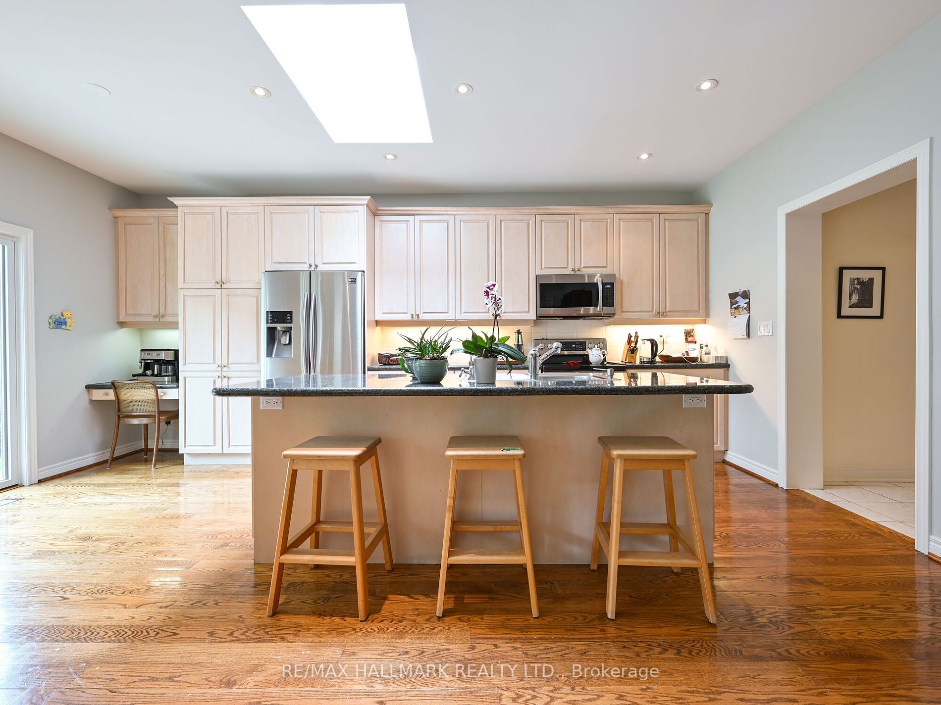 98 Dinnick Cres