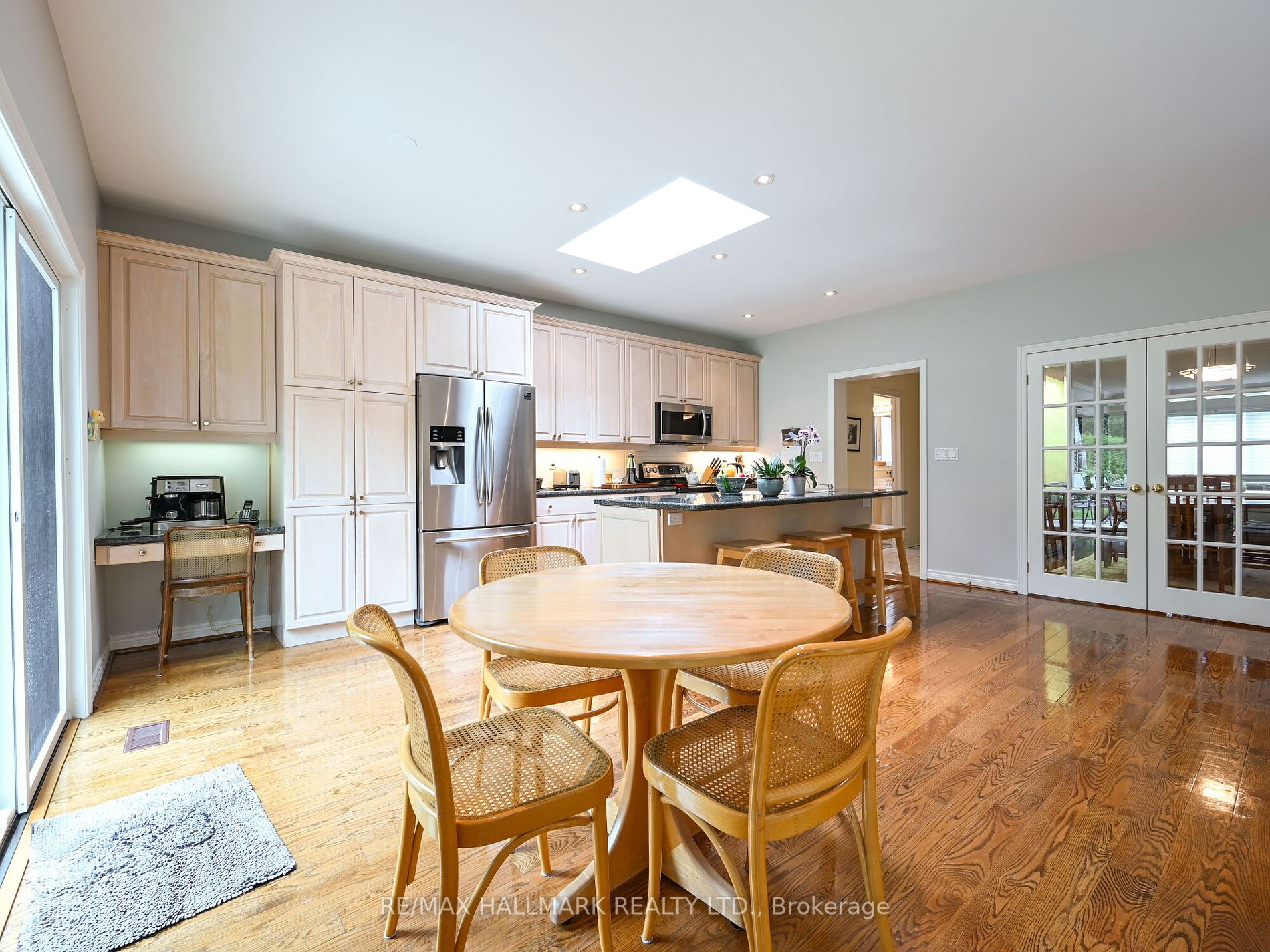 98 Dinnick Cres