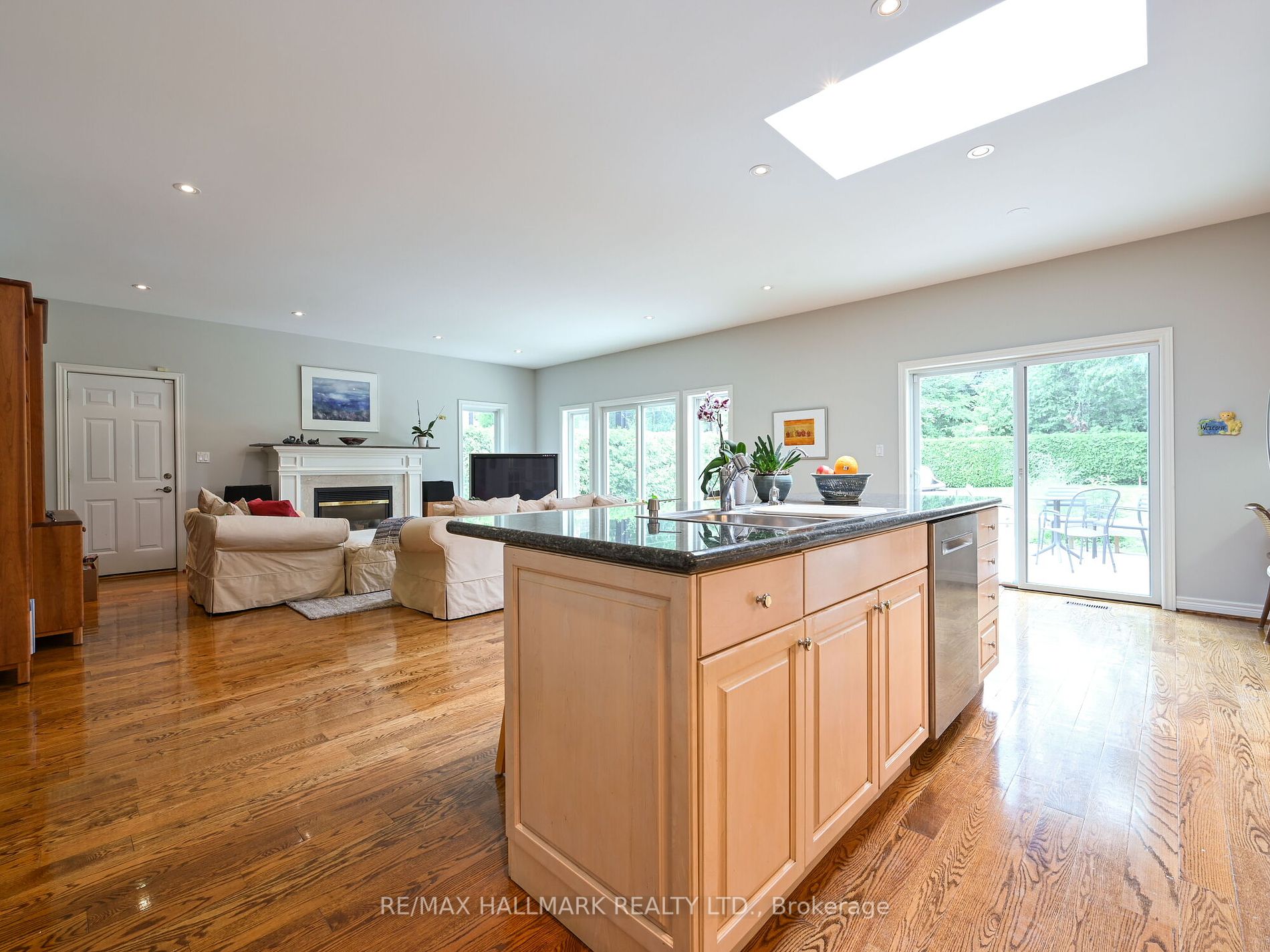 98 Dinnick Cres