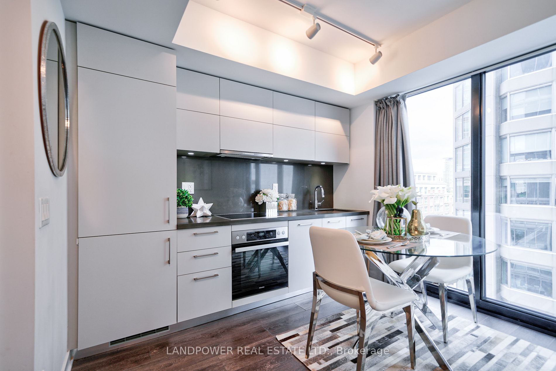 188 Cumberland St St E, #913