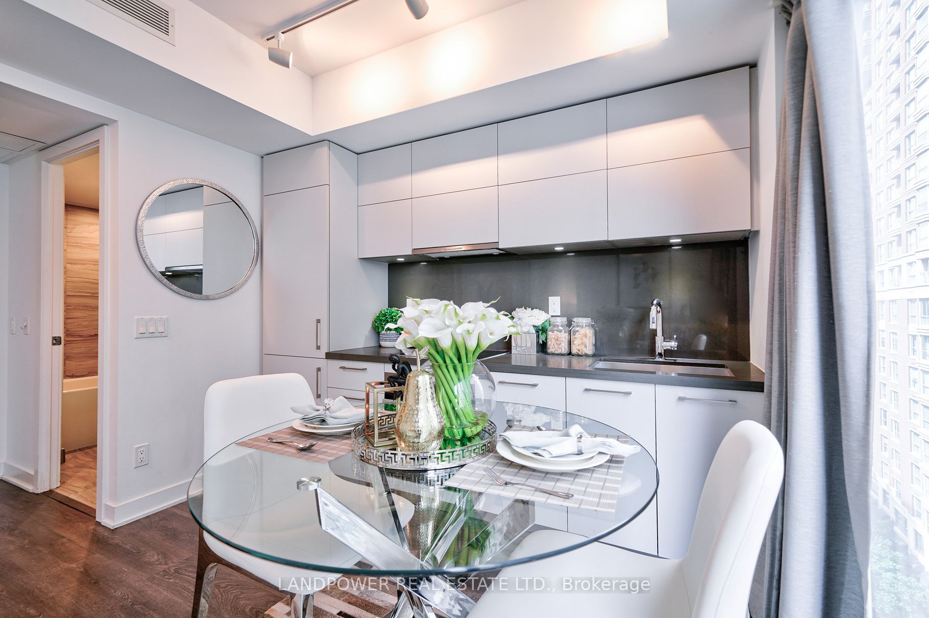 188 Cumberland St St E, #913