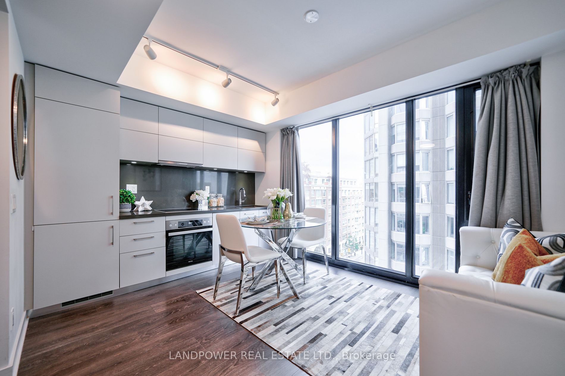 188 Cumberland St St E, #913