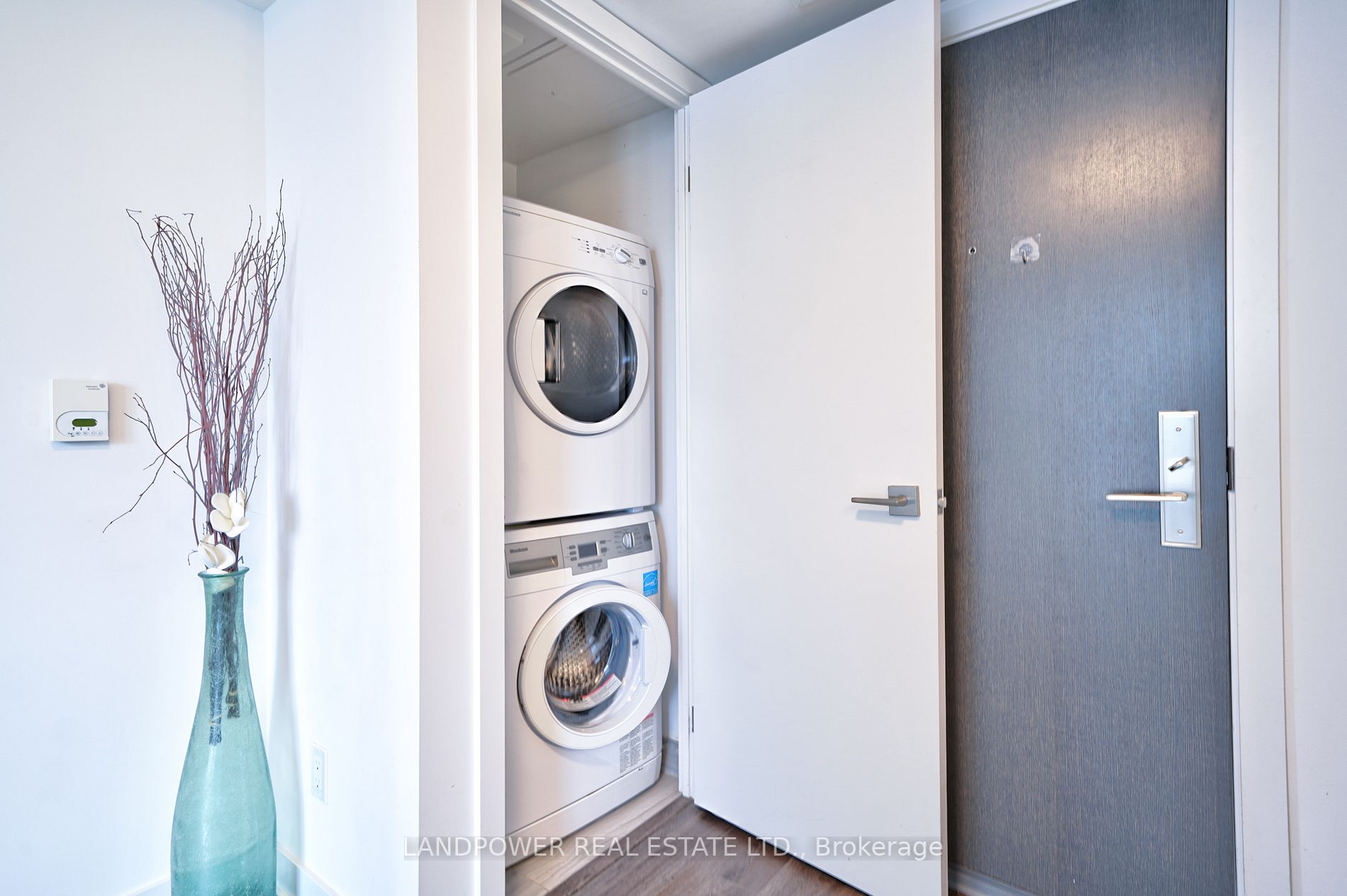 188 Cumberland St St E, #913