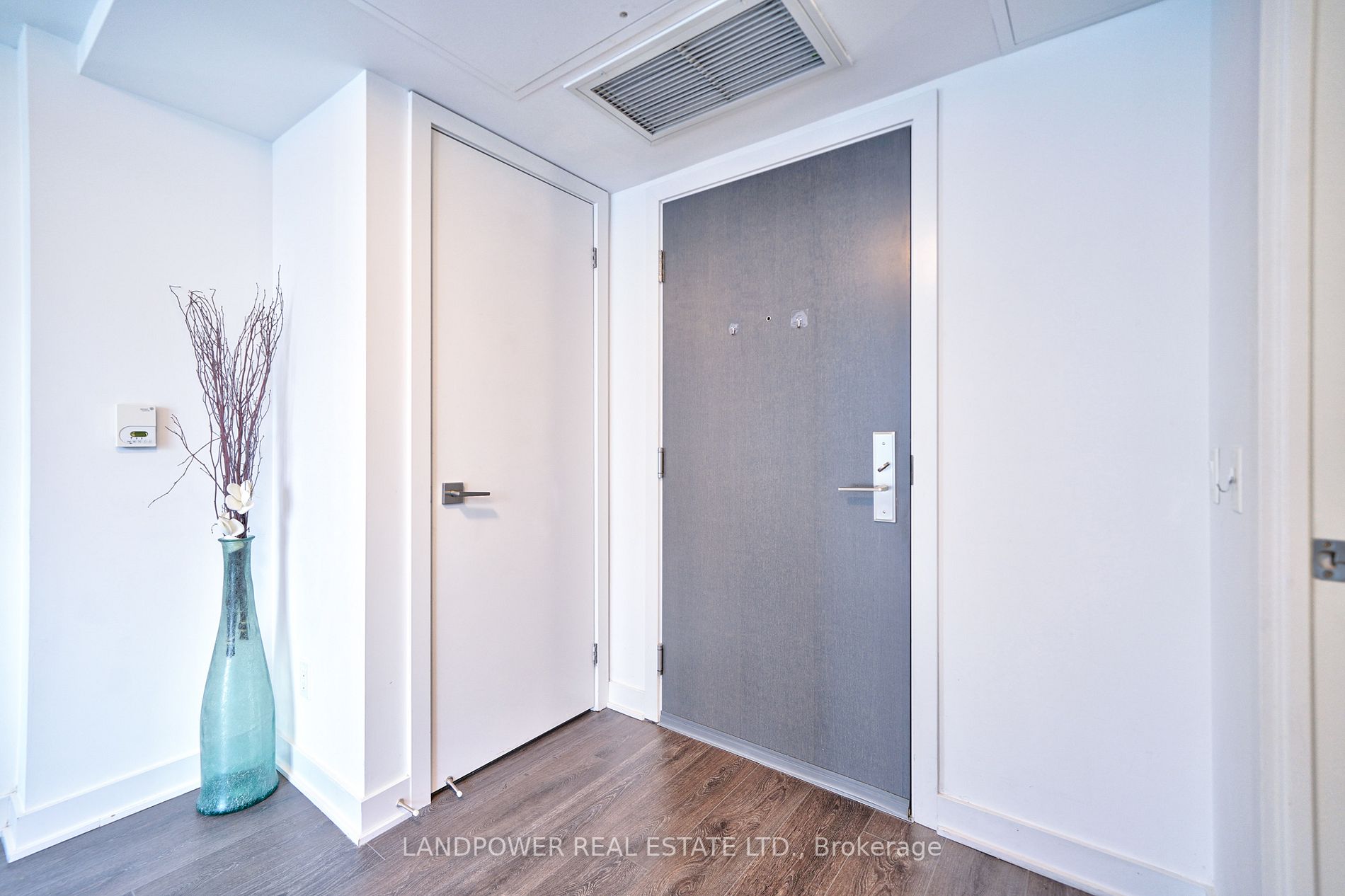 188 Cumberland St St E, #913