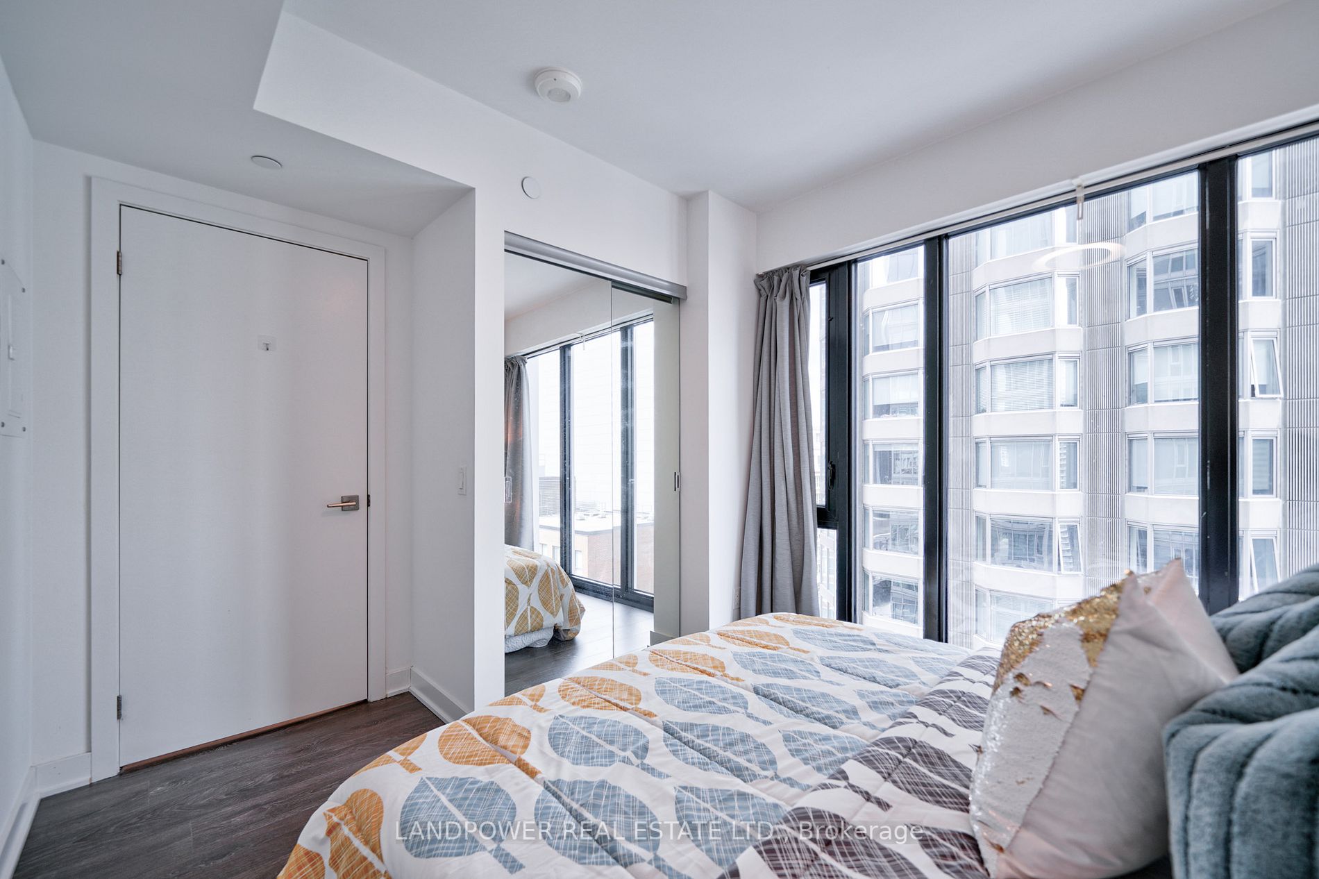 188 Cumberland St St E, #913