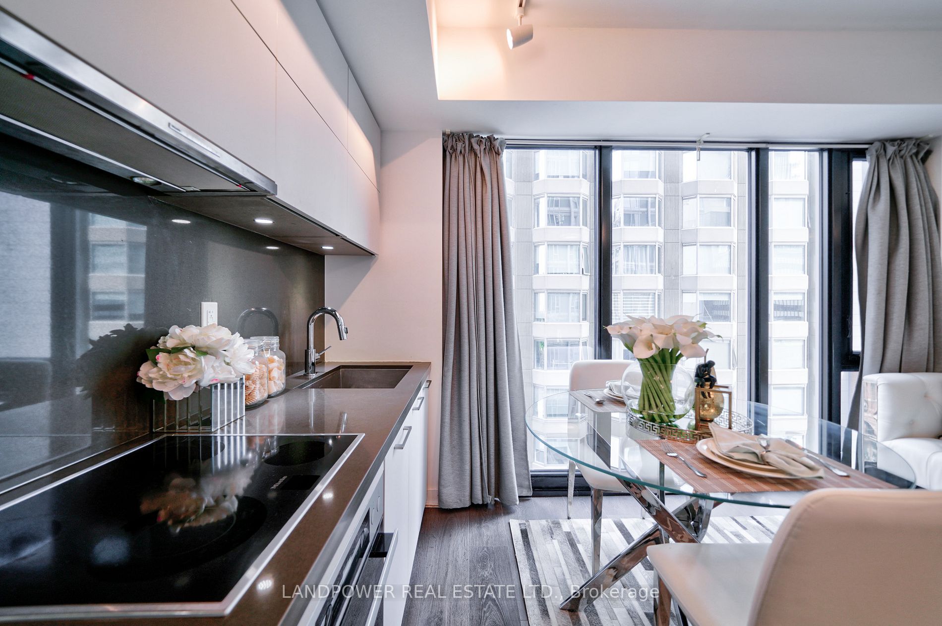 188 Cumberland St St E, #913