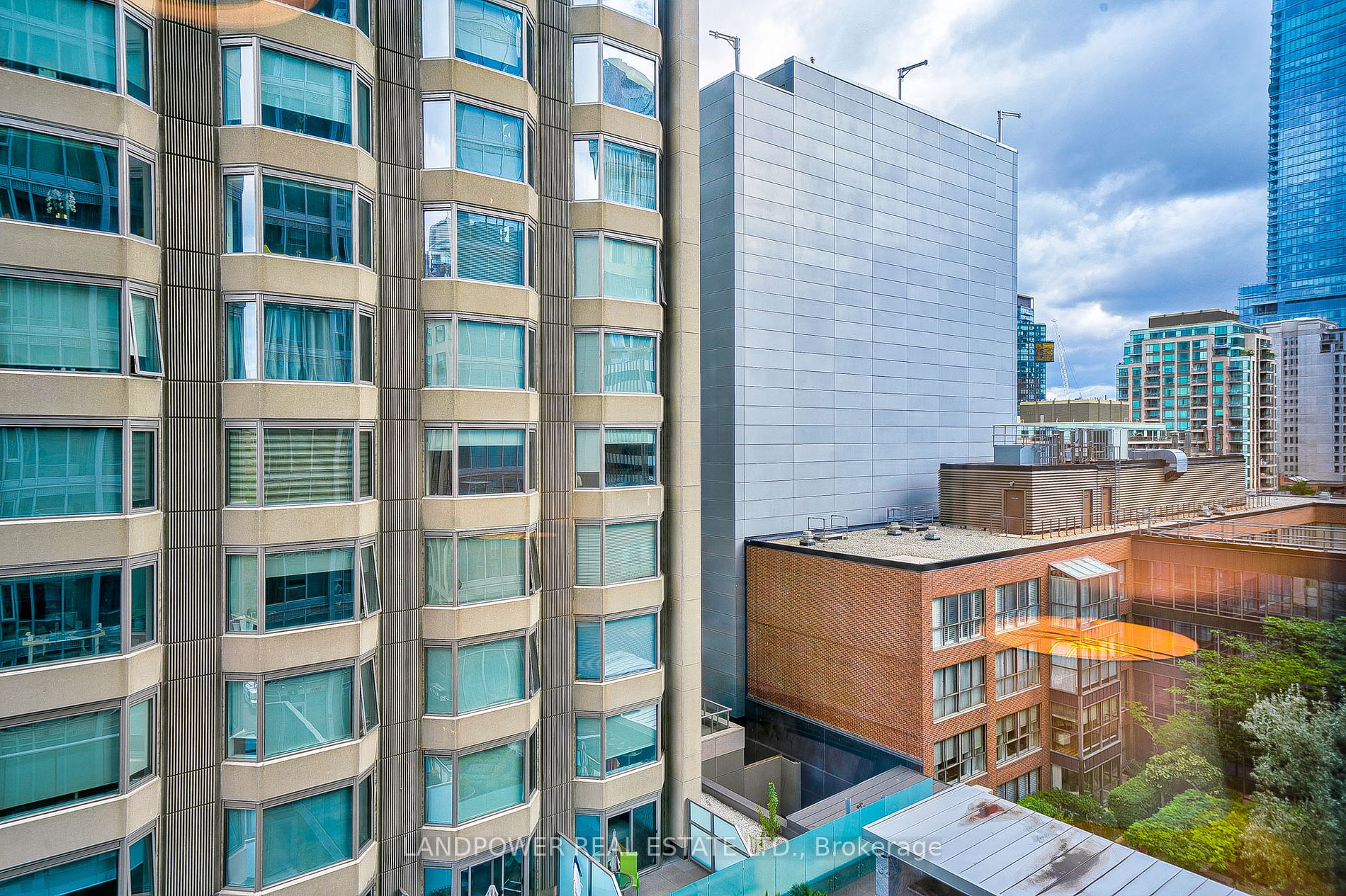 188 Cumberland St St E, #913