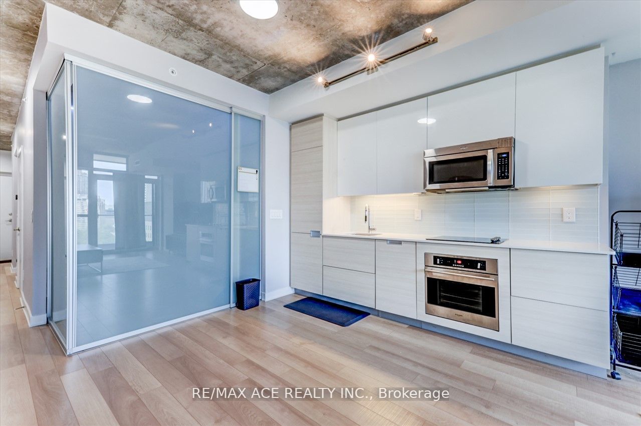 210 Simcoe Street, #1208