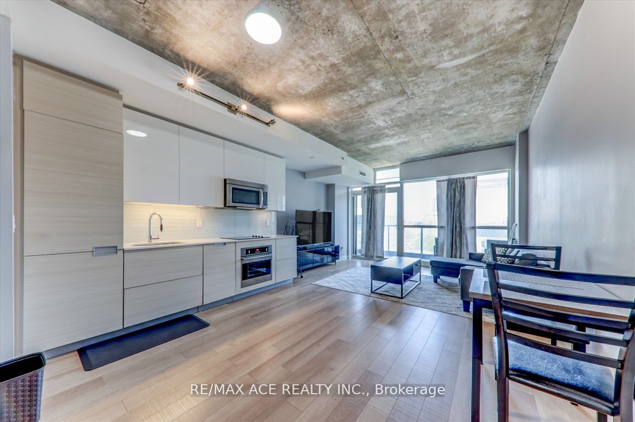 210 Simcoe Street, #1208