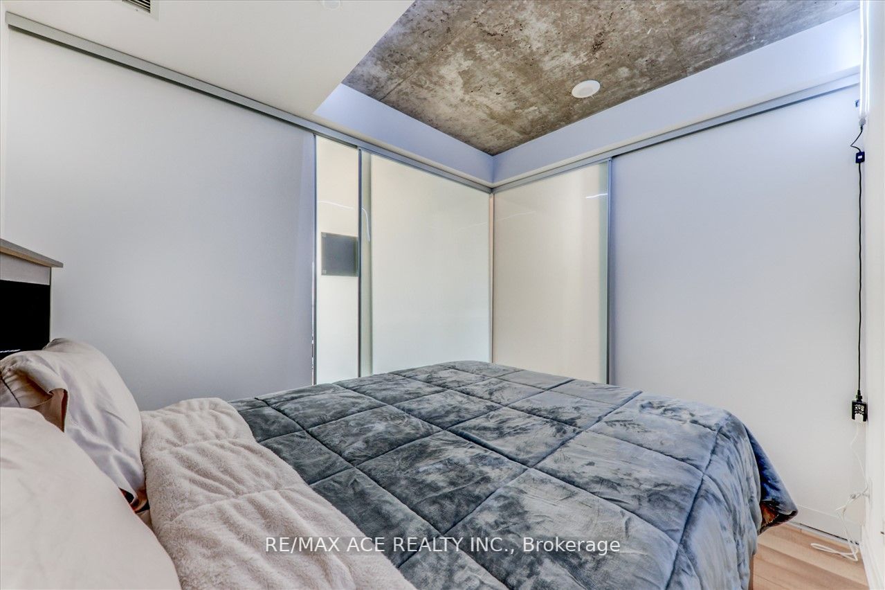 210 Simcoe Street, #1208