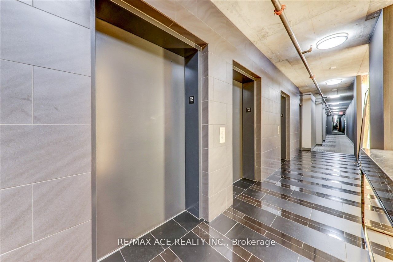 210 Simcoe Street, #1208