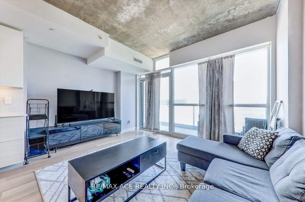 210 Simcoe Street, #1208