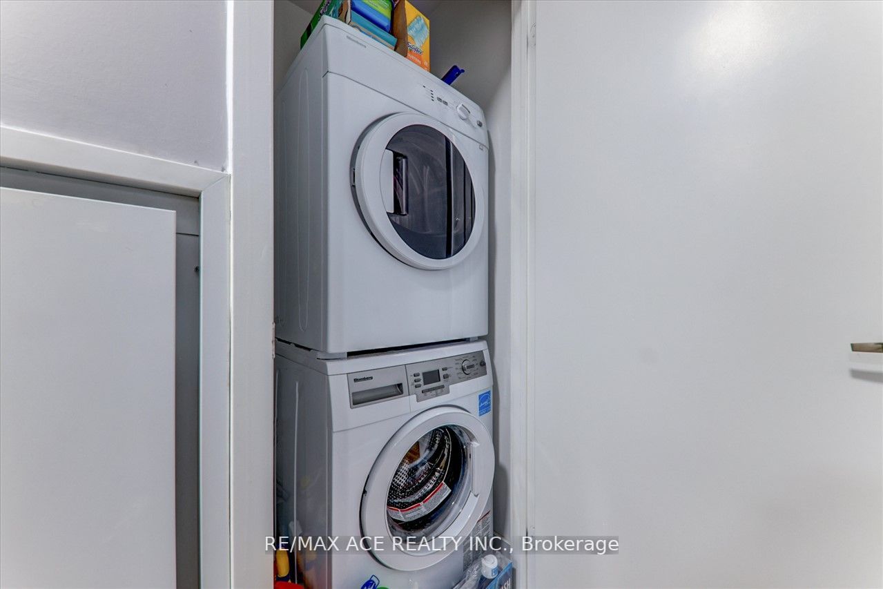 210 Simcoe Street, #1208