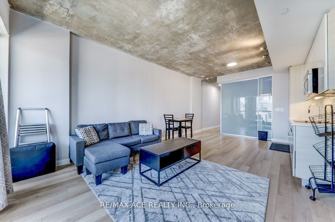 210 Simcoe Street, #1208