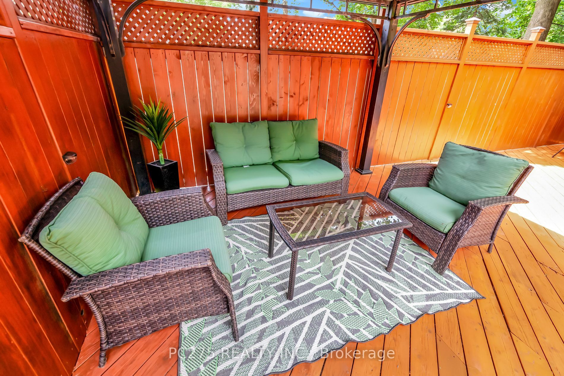 22 Duncannon Dr