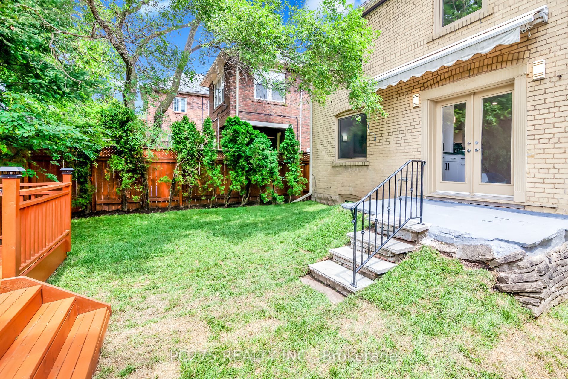22 Duncannon Dr