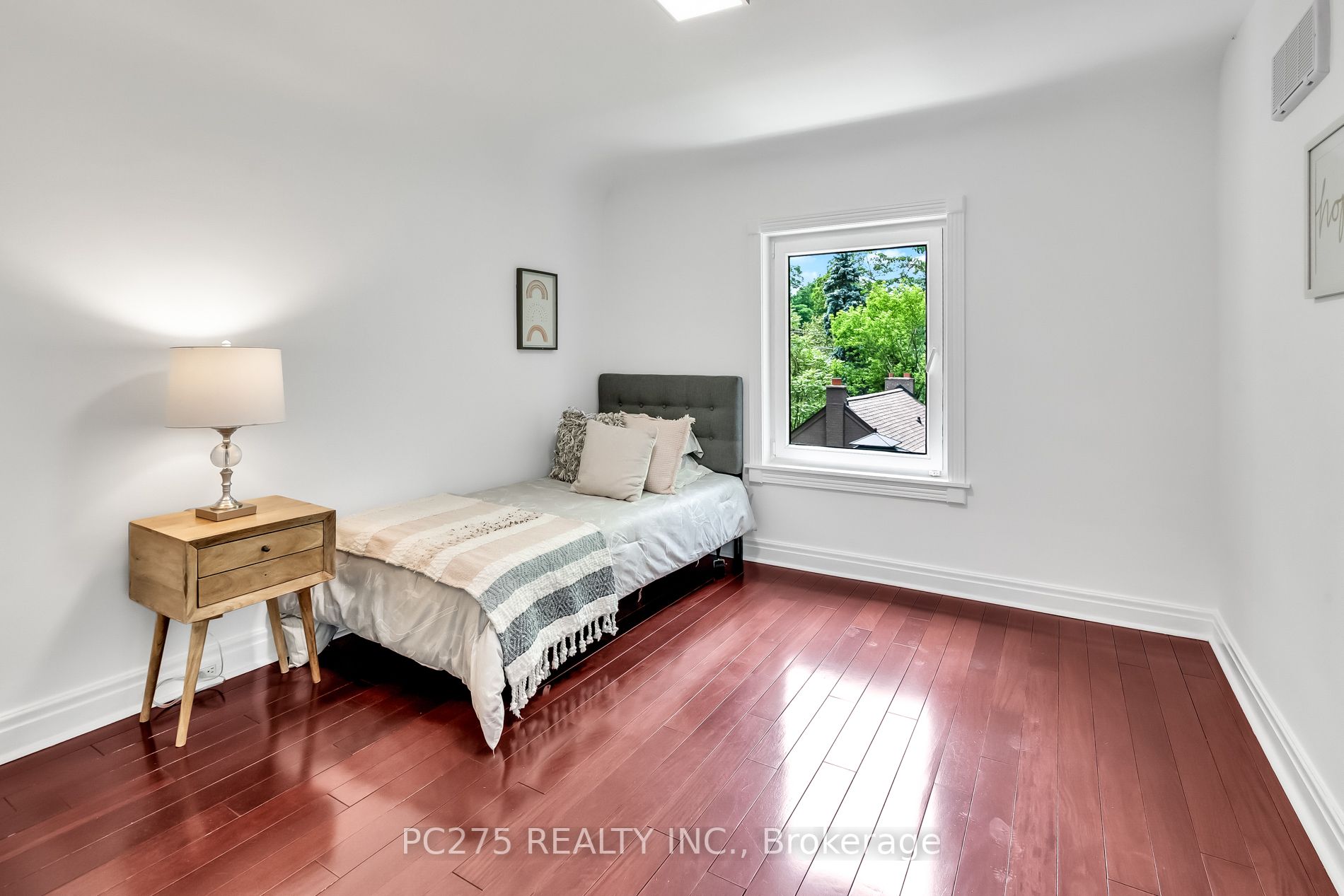 22 Duncannon Dr