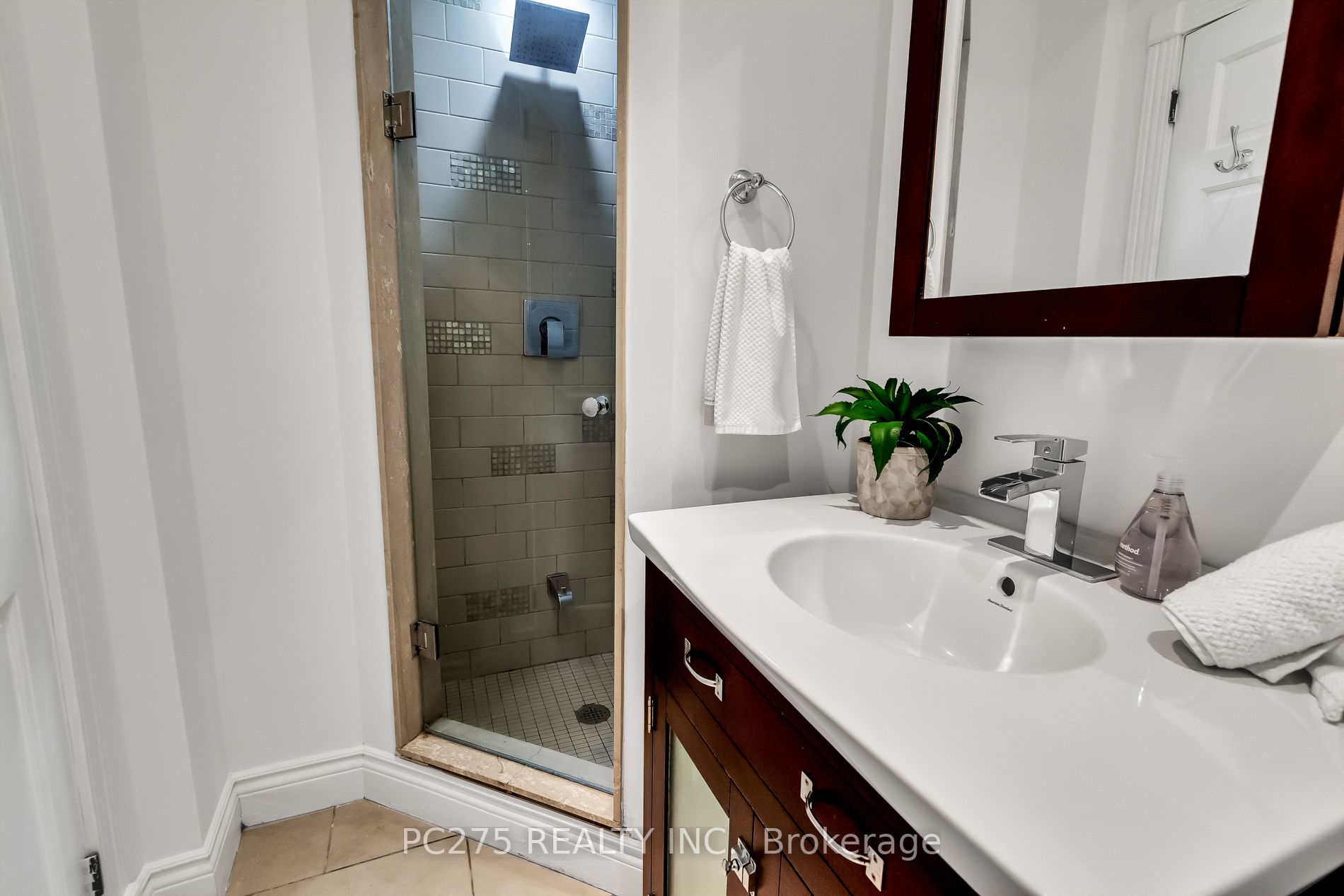22 Duncannon Dr