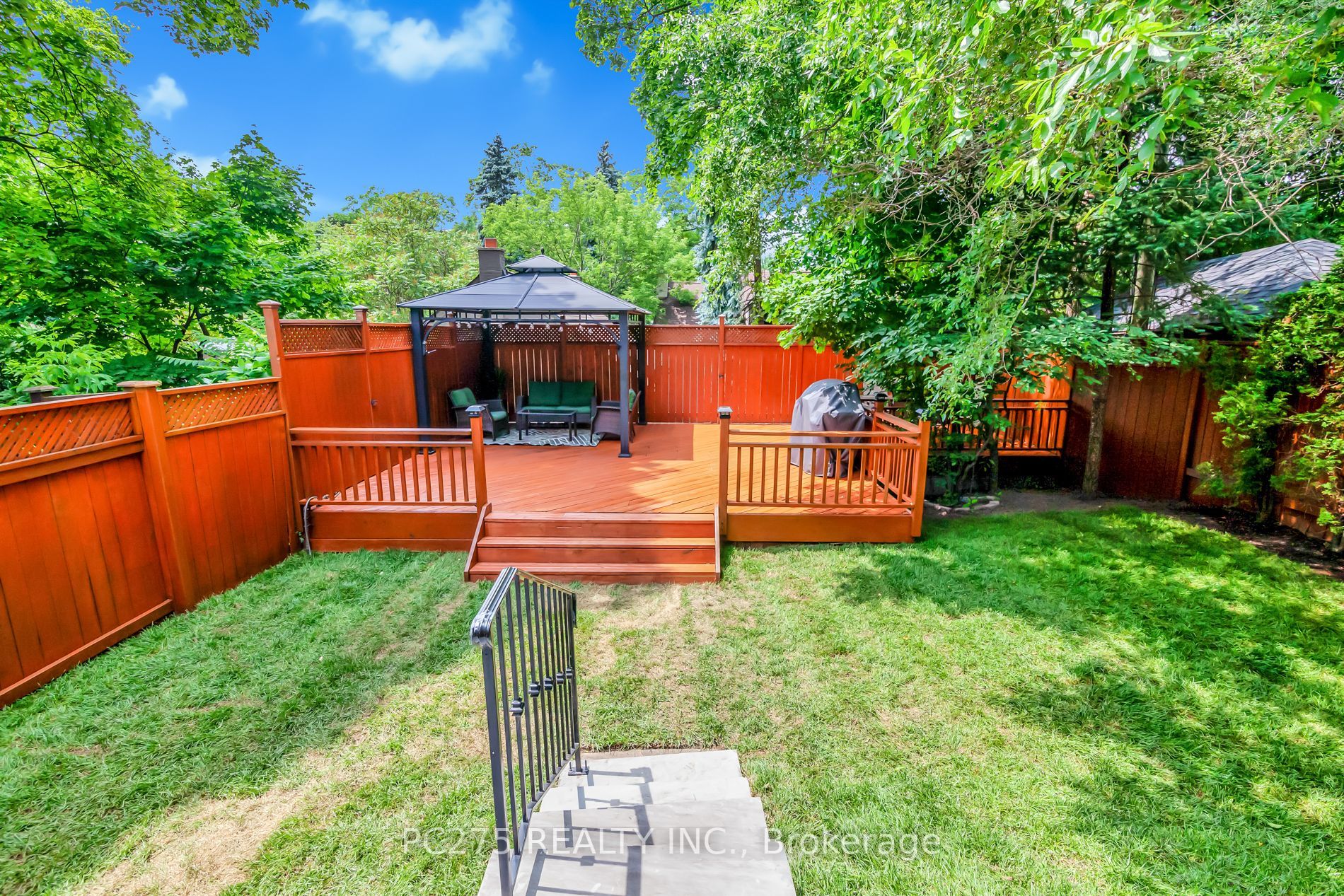 22 Duncannon Dr