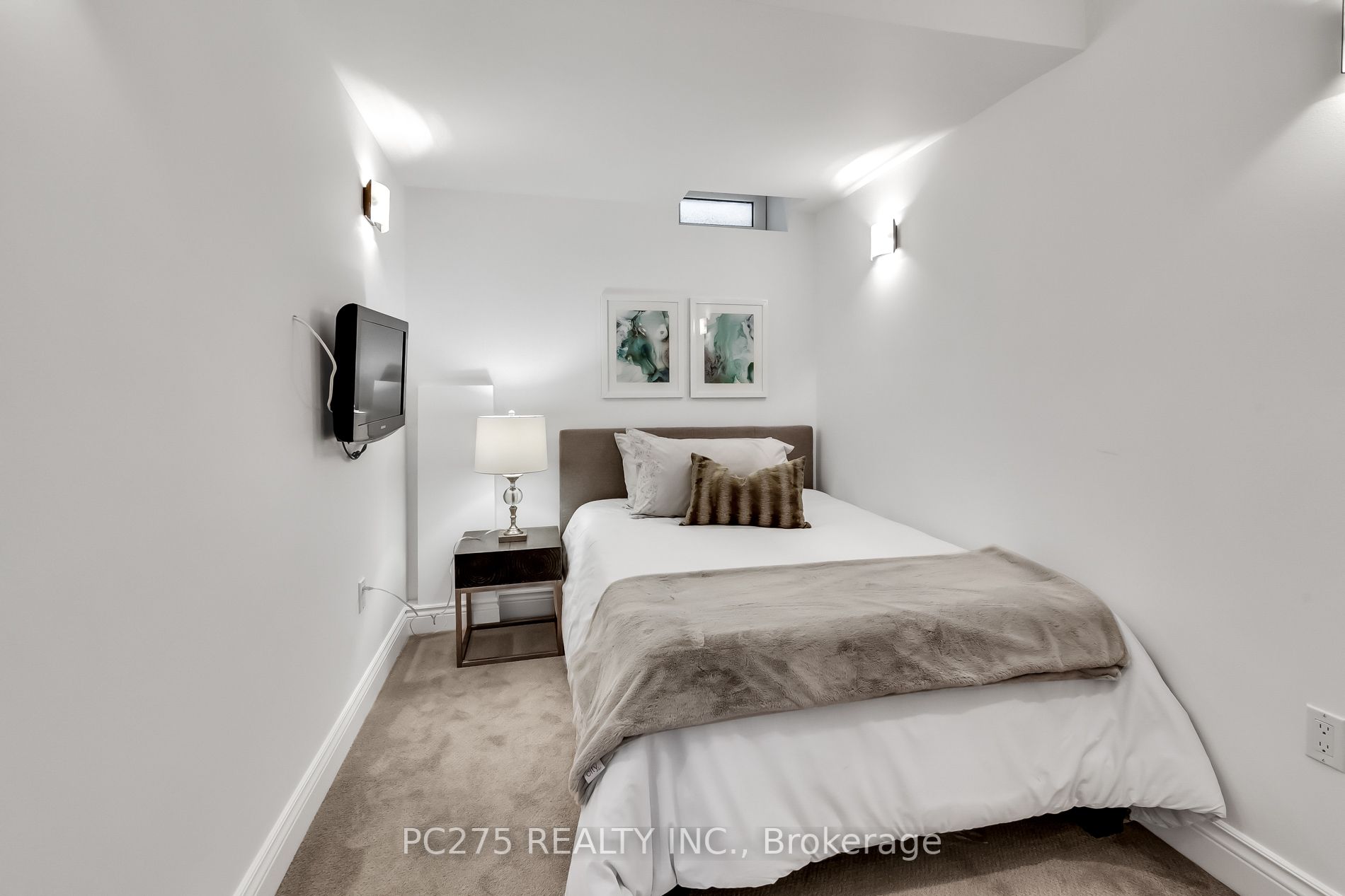 22 Duncannon Dr