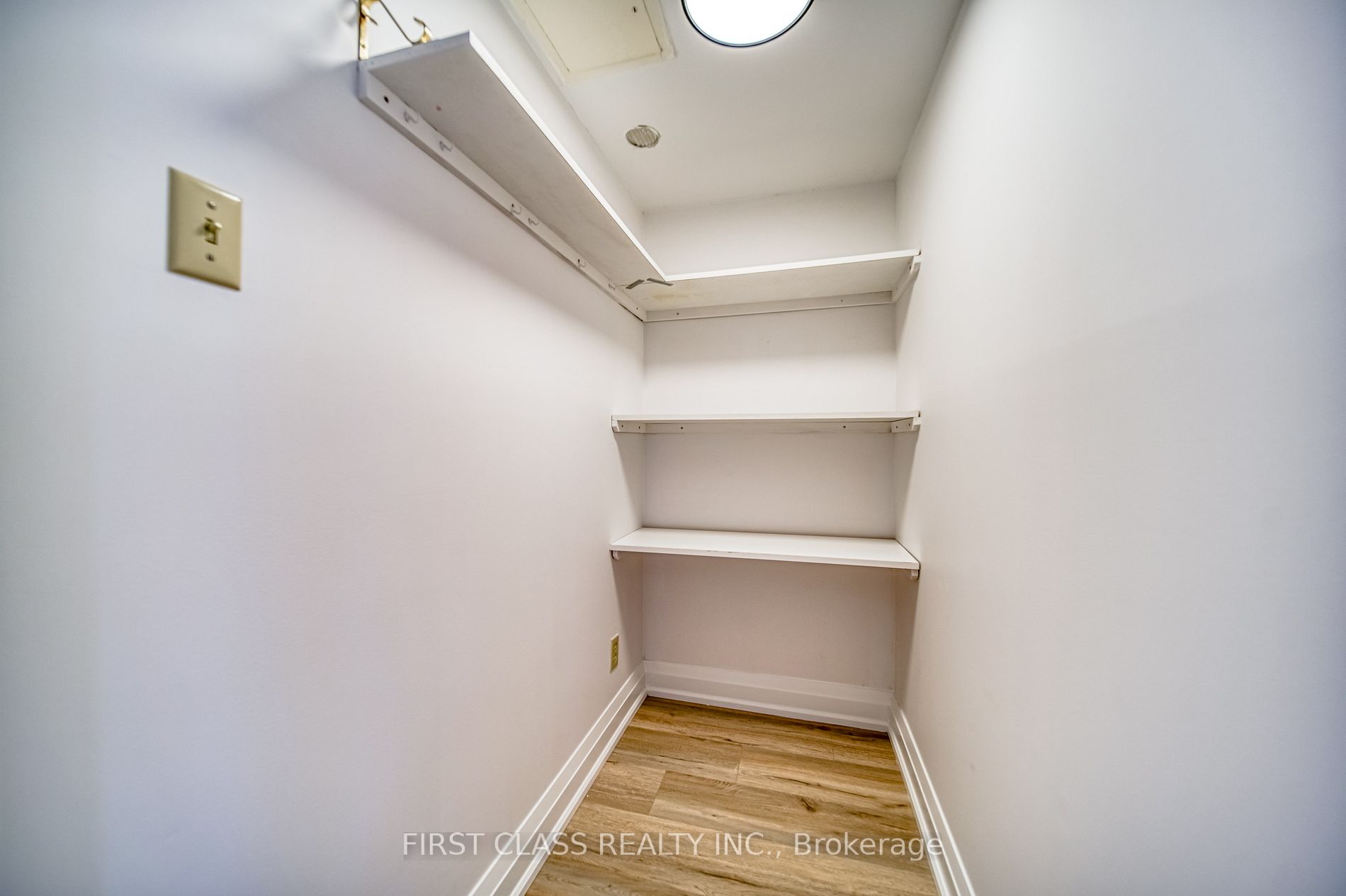 75 Wynford Heights Cres, #906