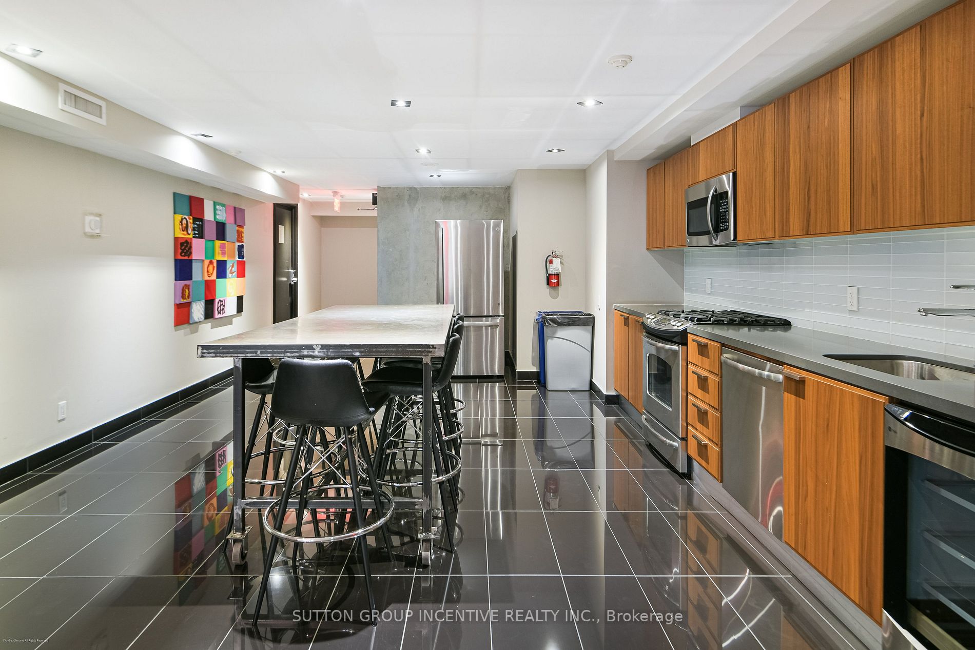 318 King St E, #309