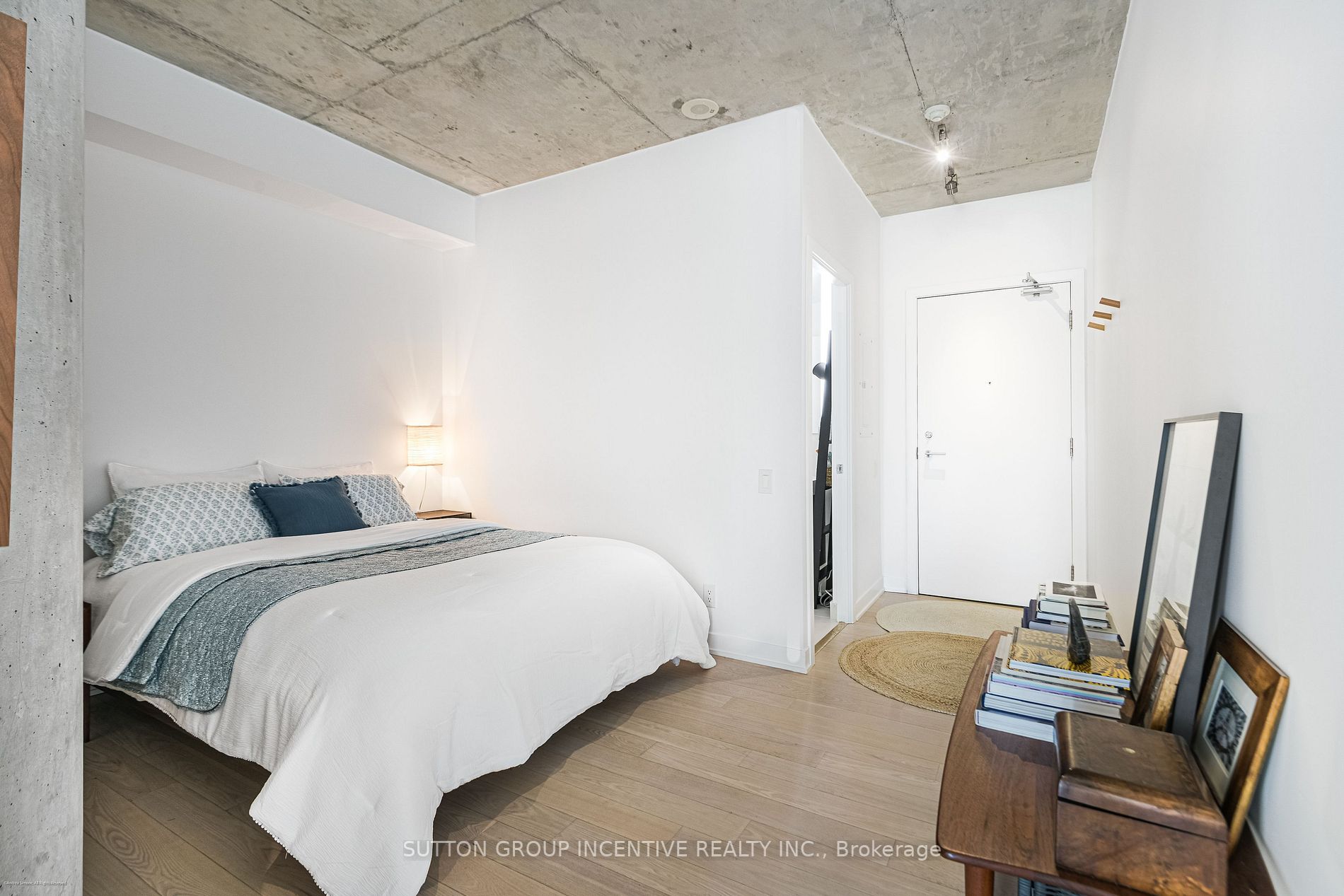 318 King St E, #309