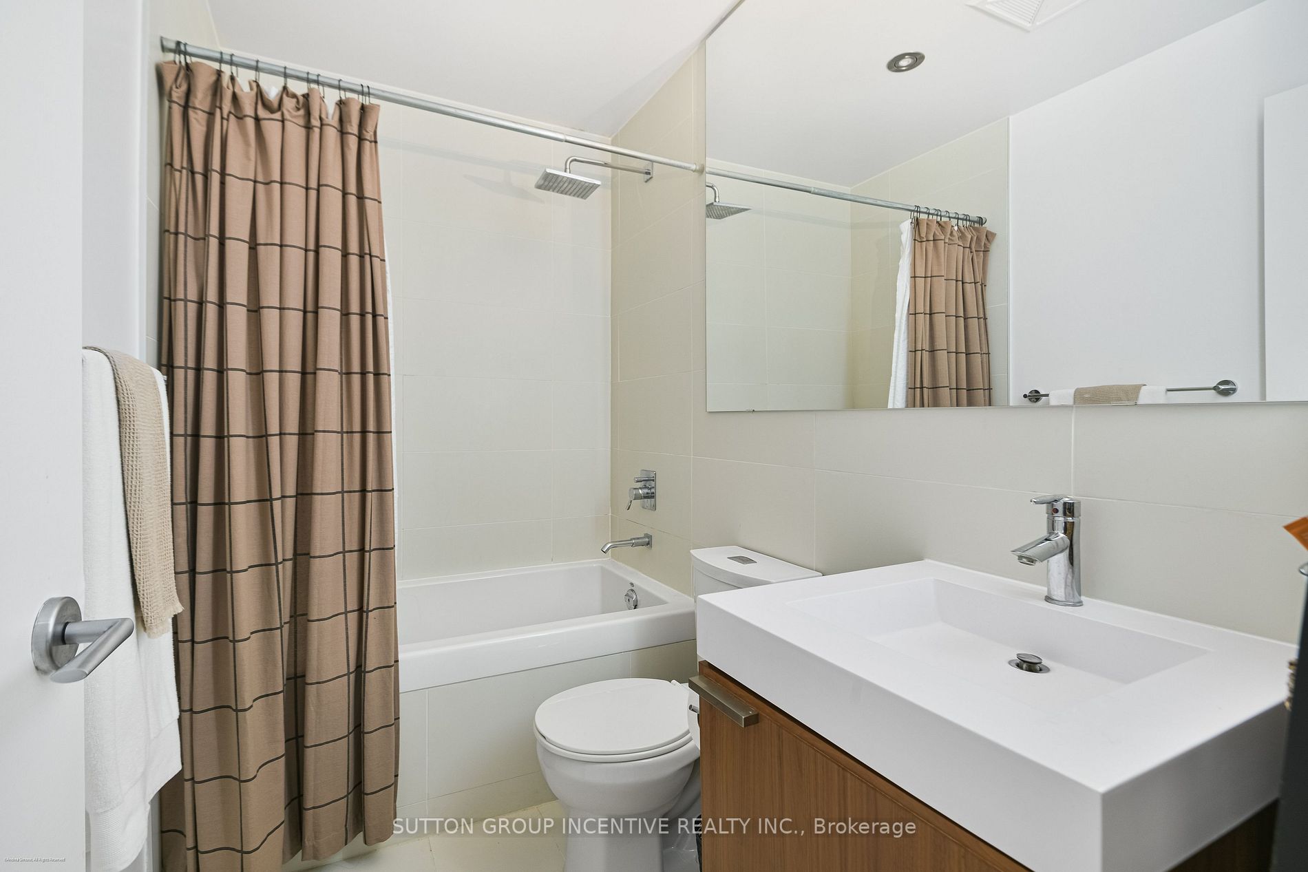 318 King St E, #309