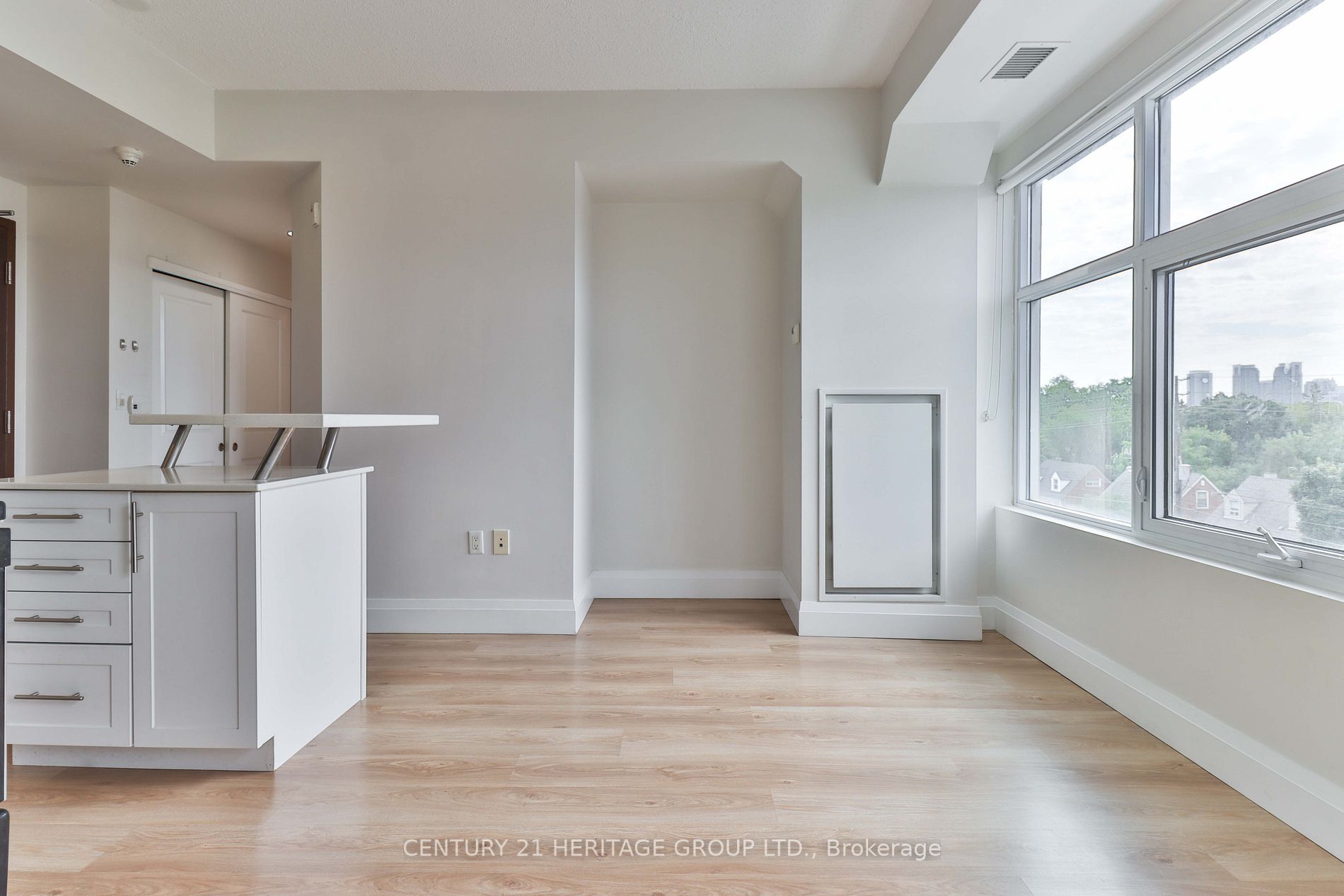 222 Finch Ave W, #410