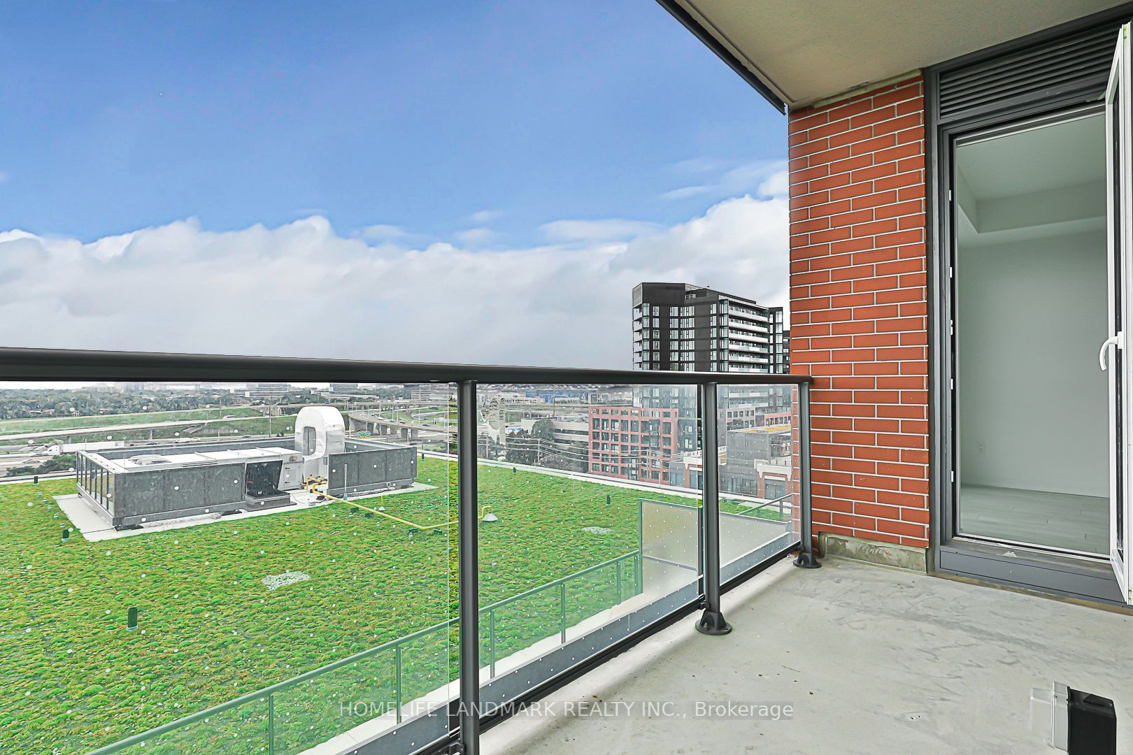 31 Tippett Rd, #1011