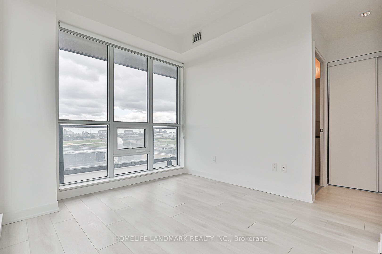 31 Tippett Rd, #1011