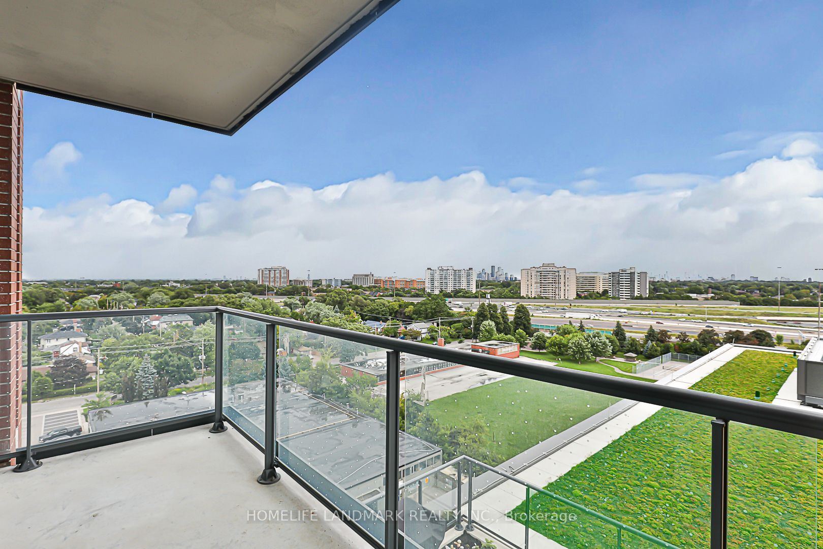 31 Tippett Rd, #1011