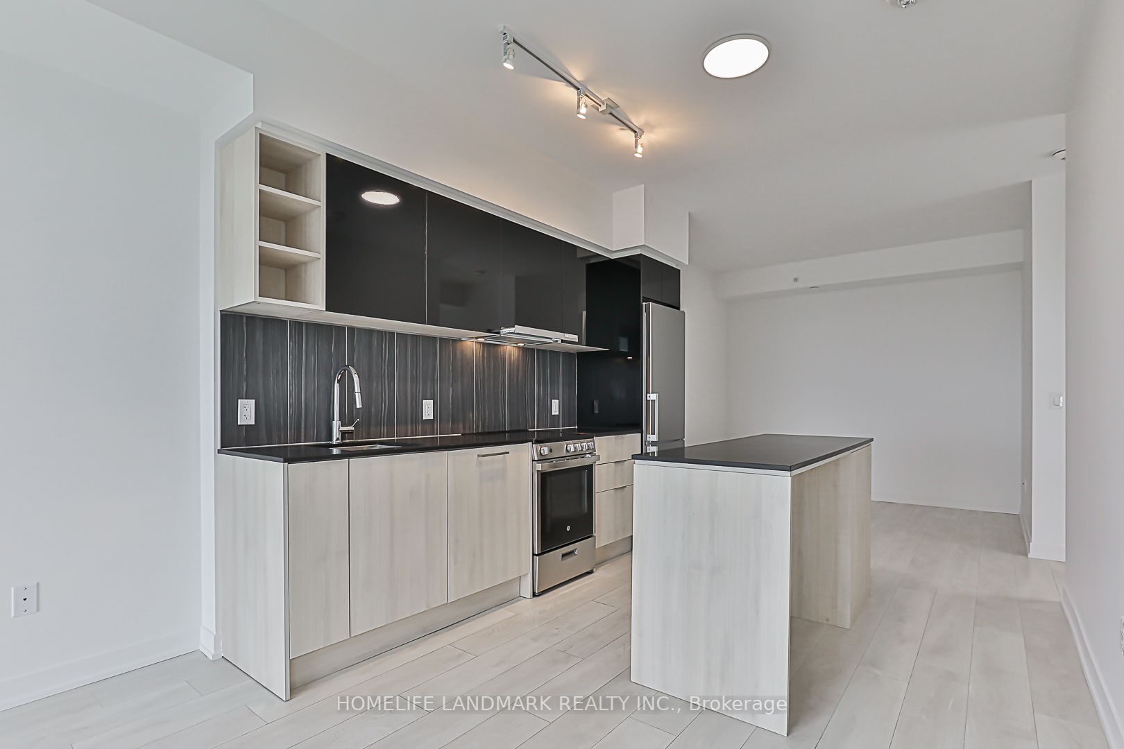 31 Tippett Rd, #1011