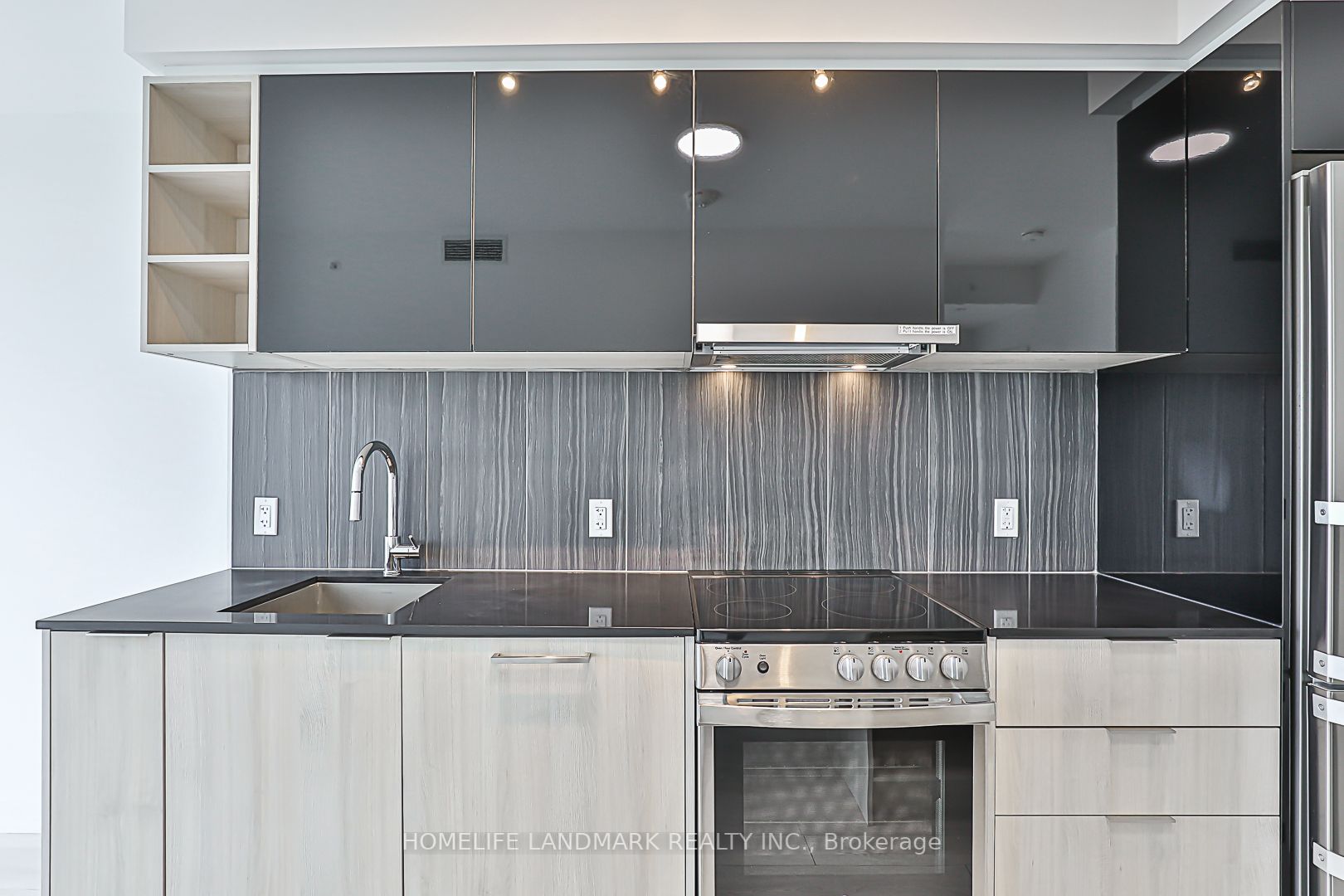 31 Tippett Rd, #1011