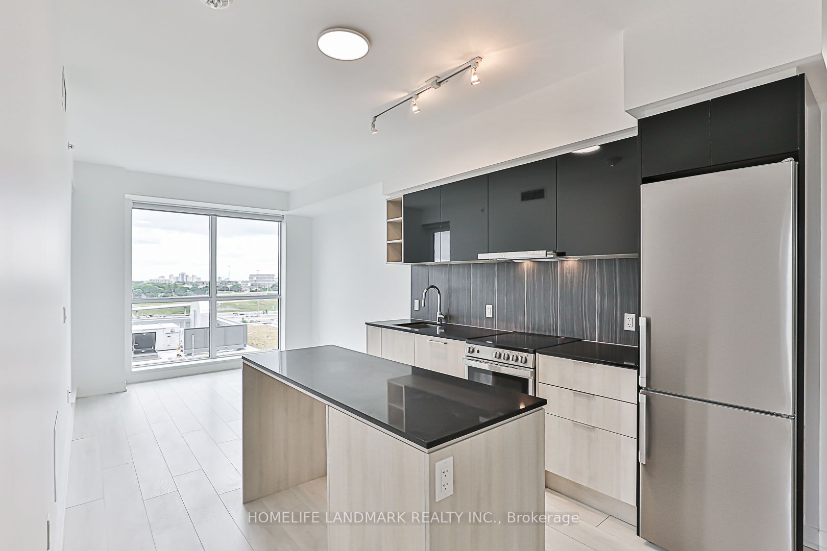 31 Tippett Rd, #1011